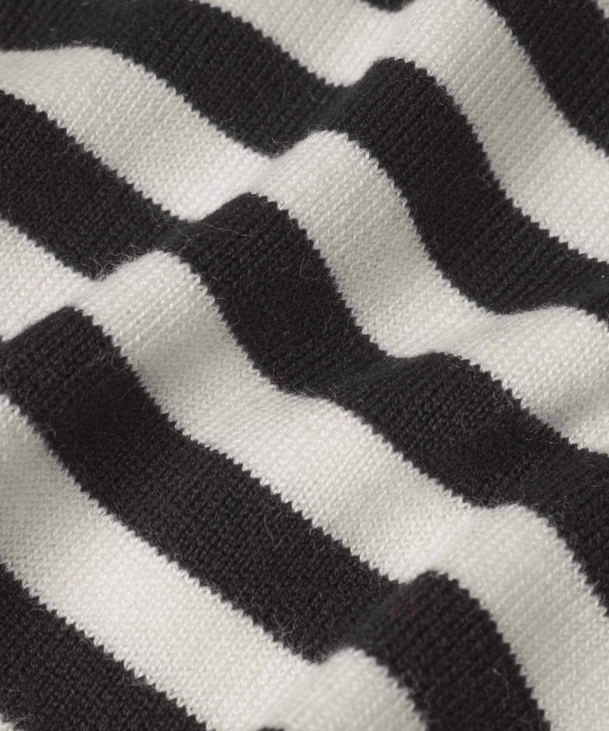 1009075 MaFawn Sweater - Beige/Black Reverseble Design