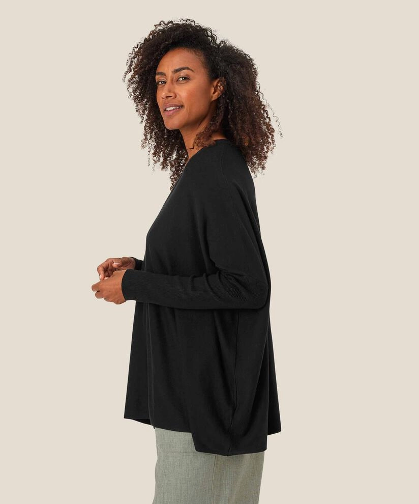 1009888 MaFronia Sweater - Black Flatlock Seam