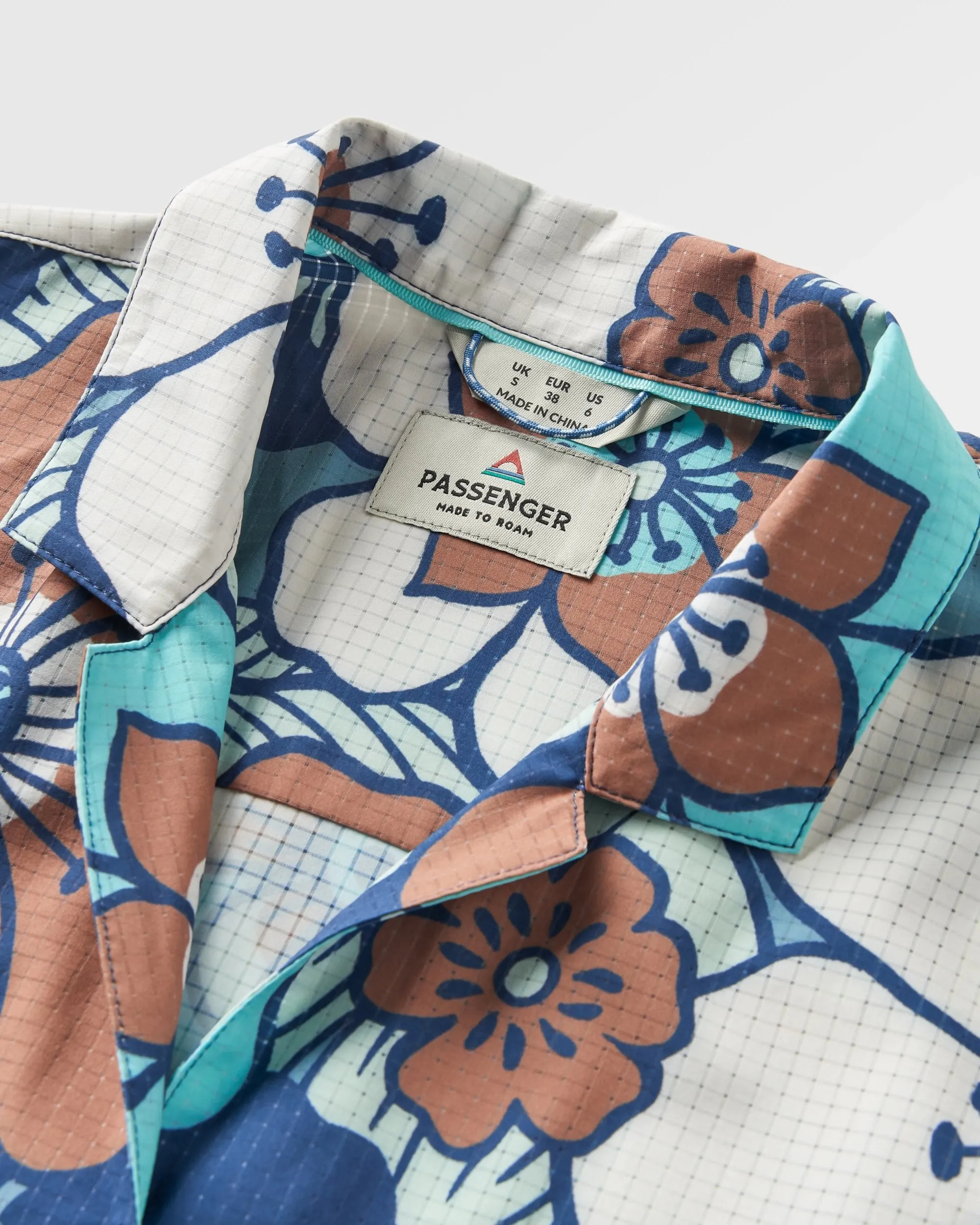 365 Recycled Active Boxy Shirt - Vintage Floral Aqua Refined Aesthetic Casual Comfort