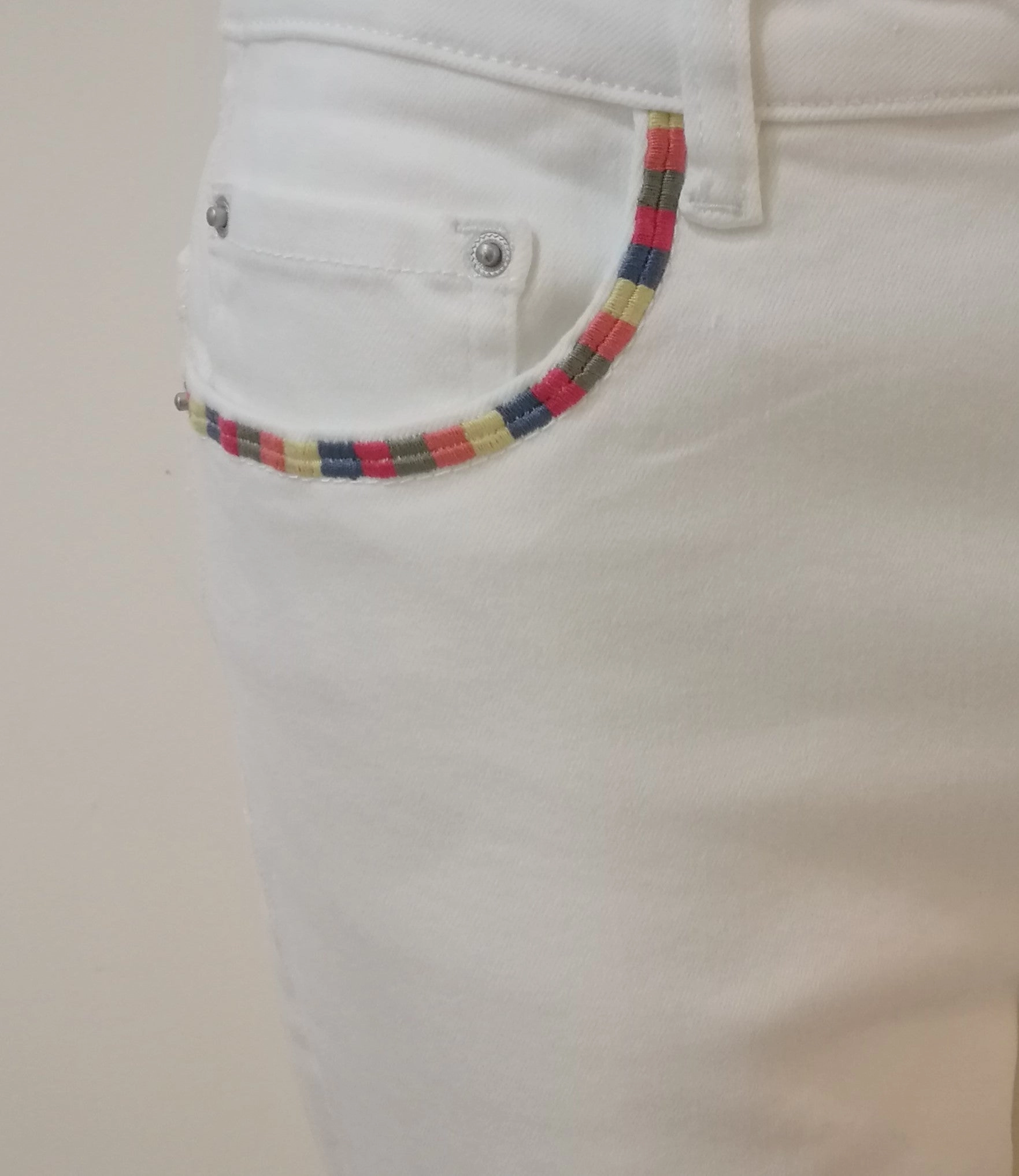 87321001 Denim Pant - White Form Fitting
