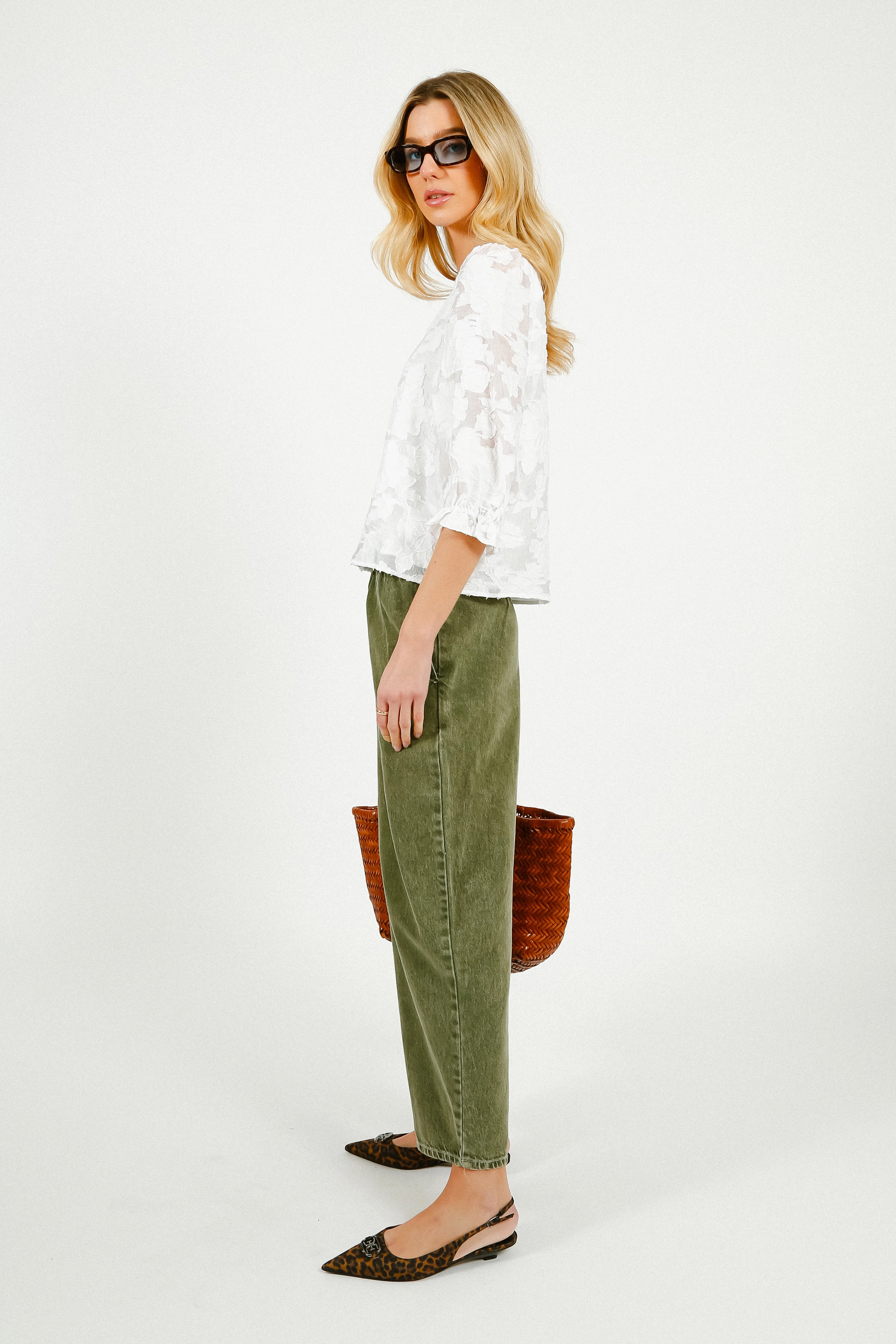 Seasonless wear American Vintage Uzatown Trousers in Olive
