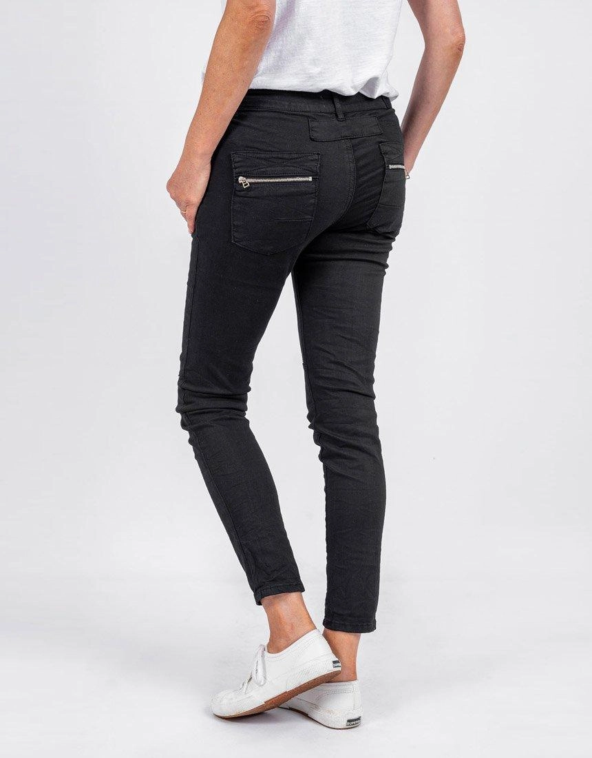 Traveler Gear Stretch Creative Look Italian Star Jeans - Black