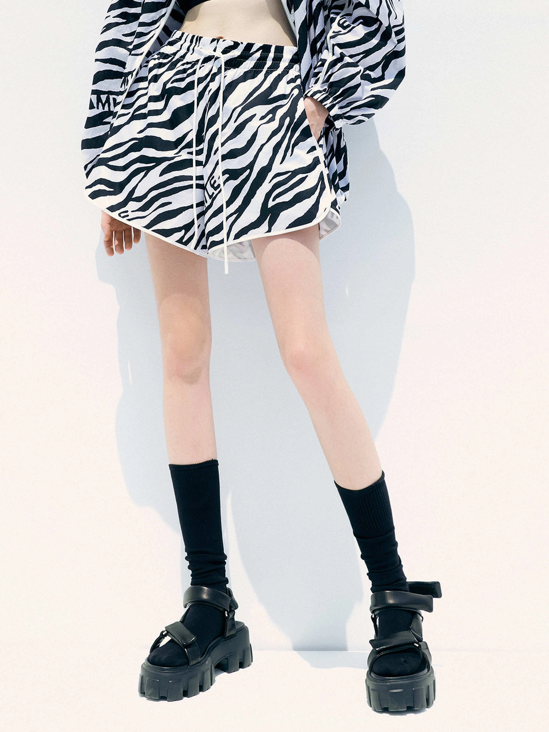 Travel Style Animal Printed Elastic Shorts