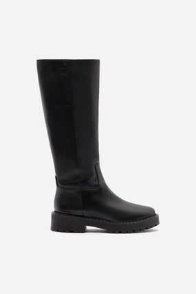 Mud Resistant All Day Wear Metal Edge Anne Lugsole Boot In Black Leather