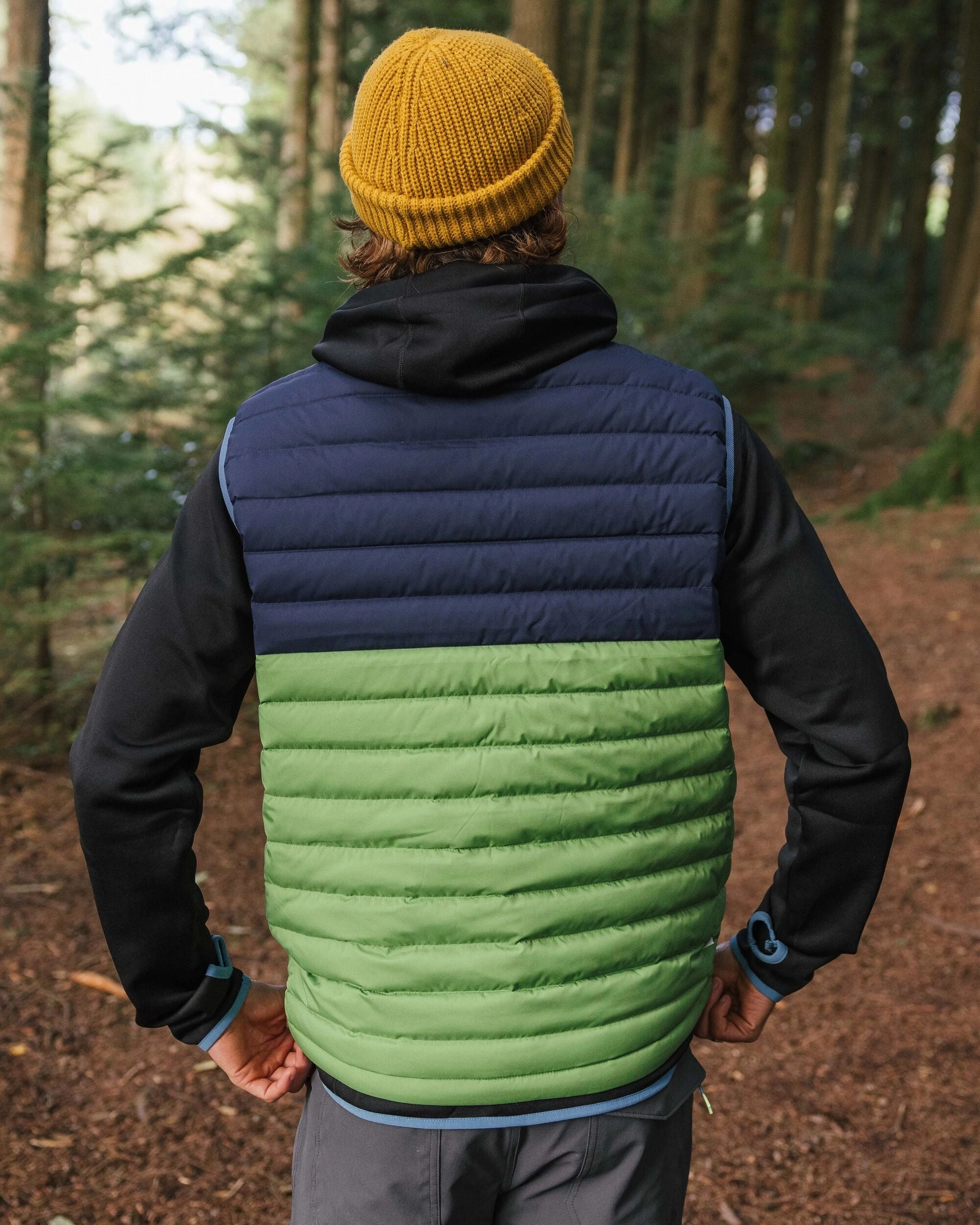 Snag Proof Surface AdjustableCuffs Ashland Down Recycled Gilet - Rich Navy/Pear Green