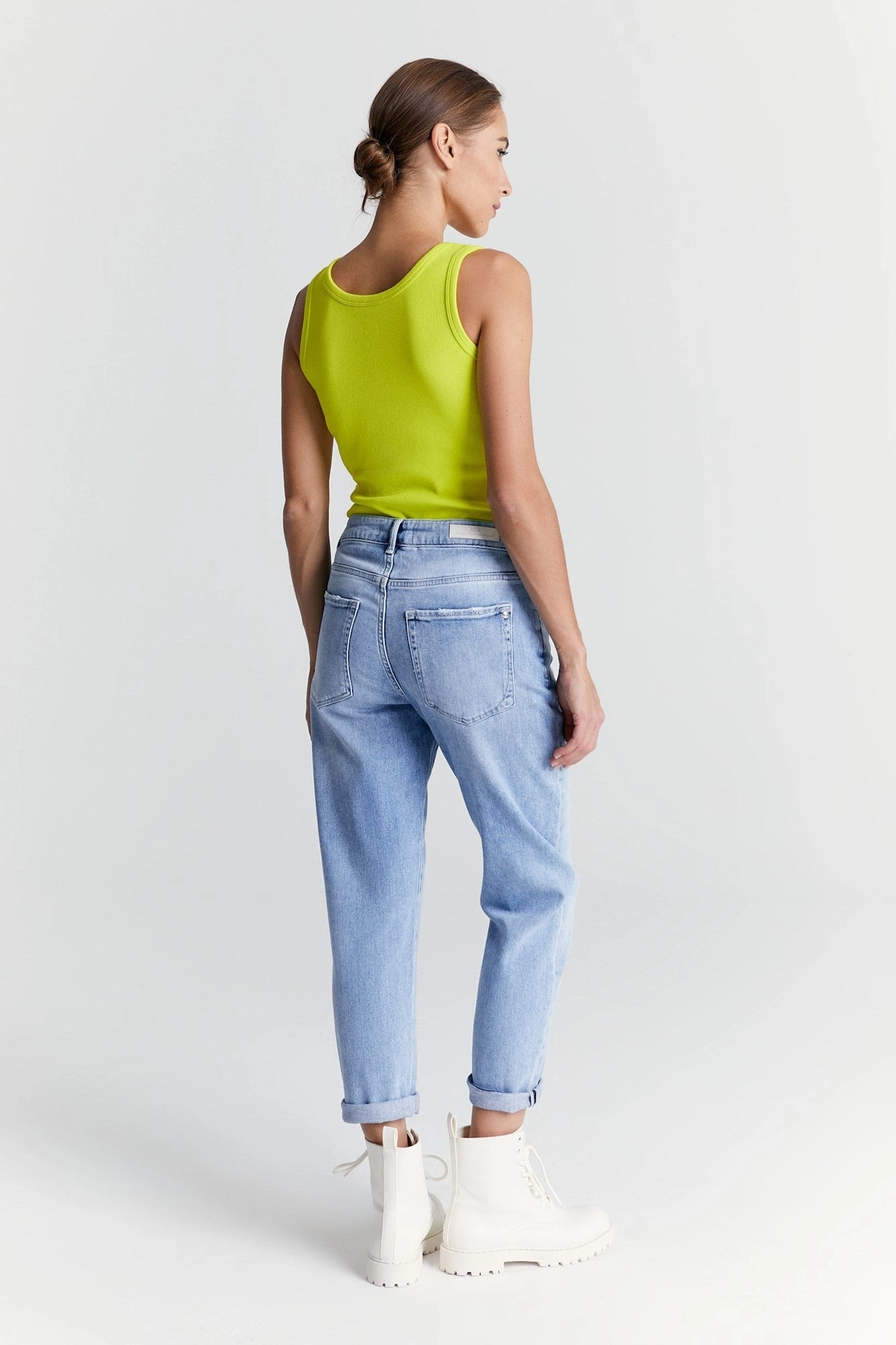 Curved Waistline Fashion-Forward Victoria - Boyfriend Jean - Light Blue - L30