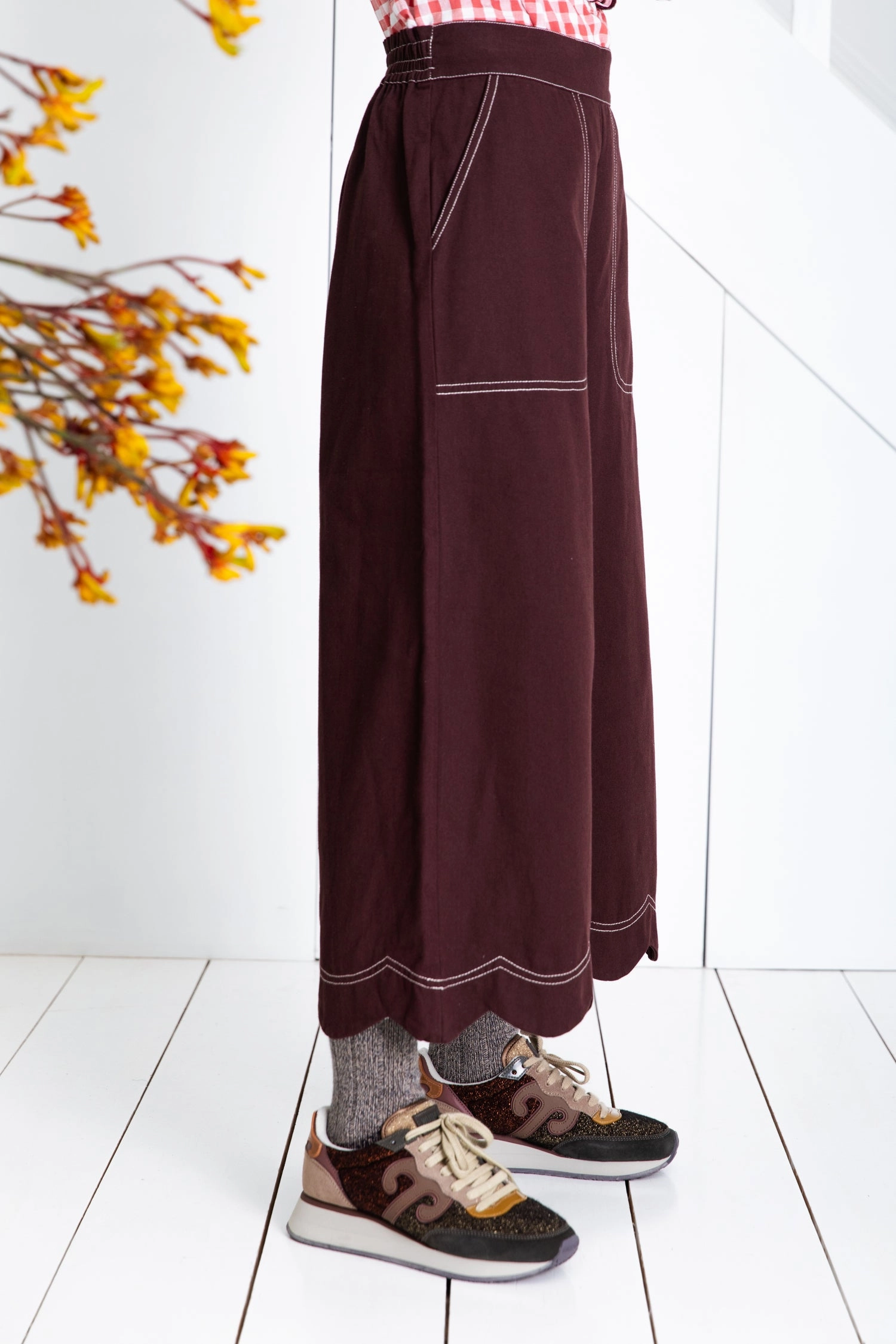 Layer-Friendly Fit Relax Fit Design Bonte Aide Trousers in Chocolate