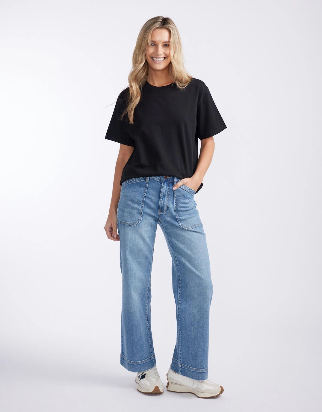 Boyfriend Tee - Black Daily Trend Look