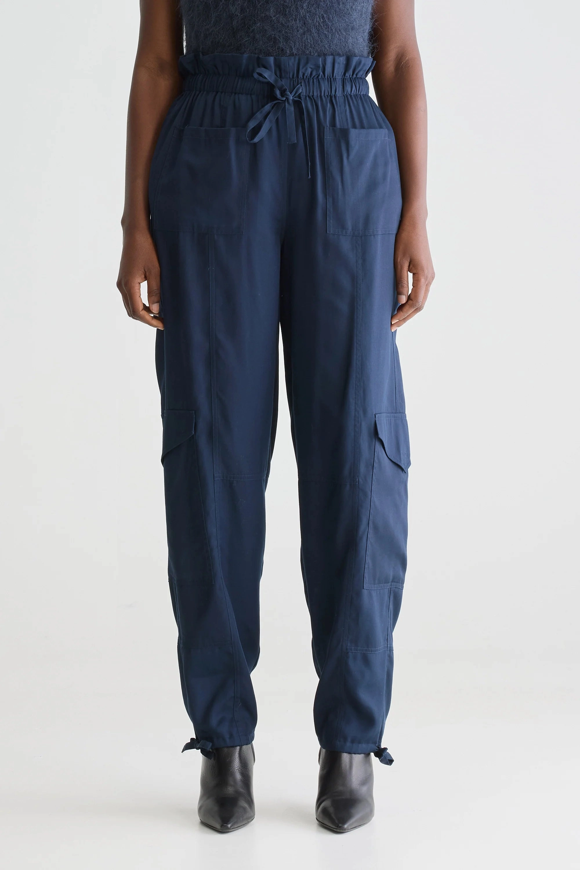 Flared bottom All Time Use BR Kiss Pants in Captain