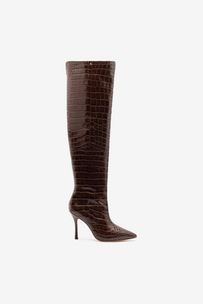 Kate Hi Boot In Brown Leather Compact Build Reinforced Form Adventure Seeker