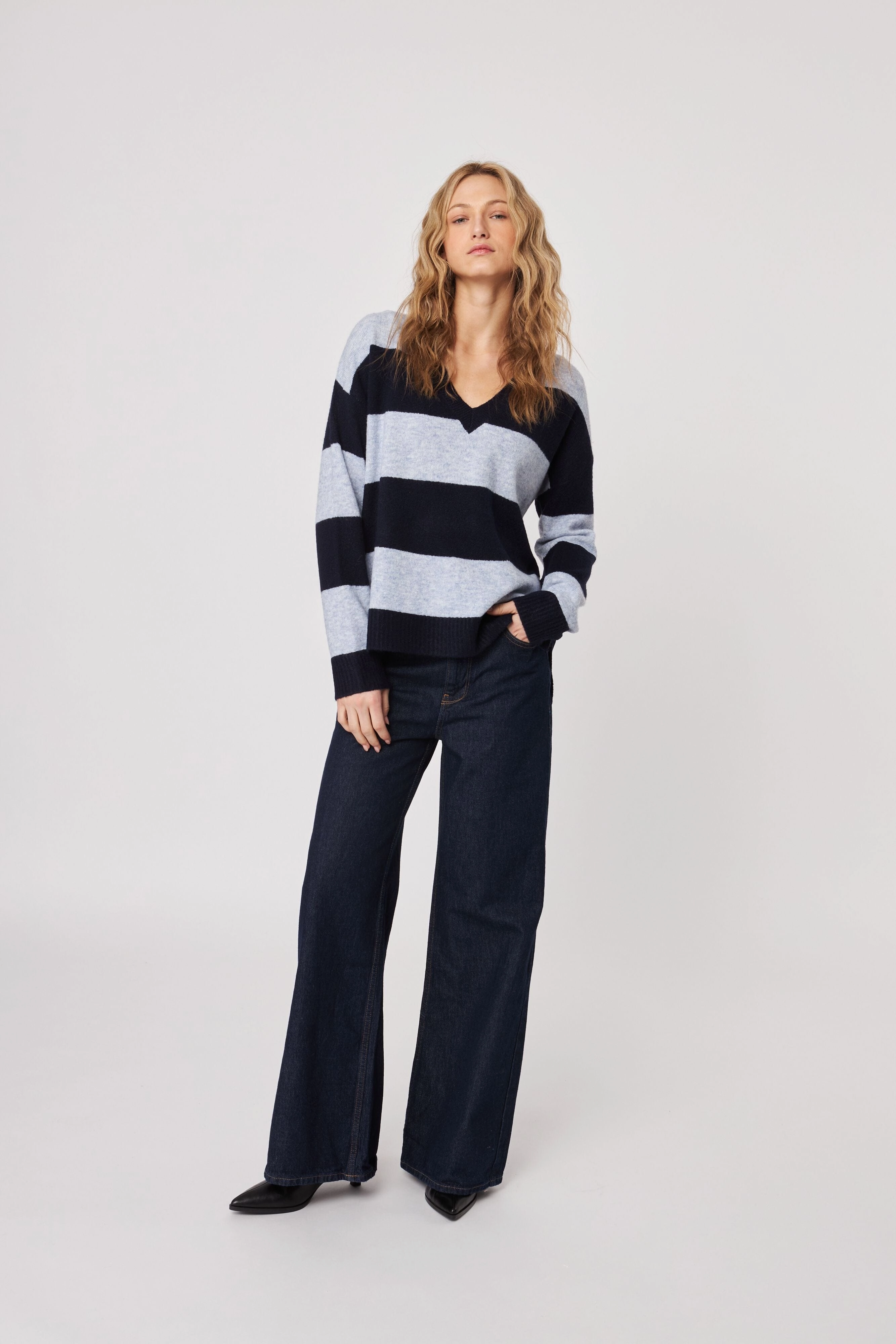 Essential Layer Seasonal Fit JOHN   JENN | Hadley Sweater - Midnight Window