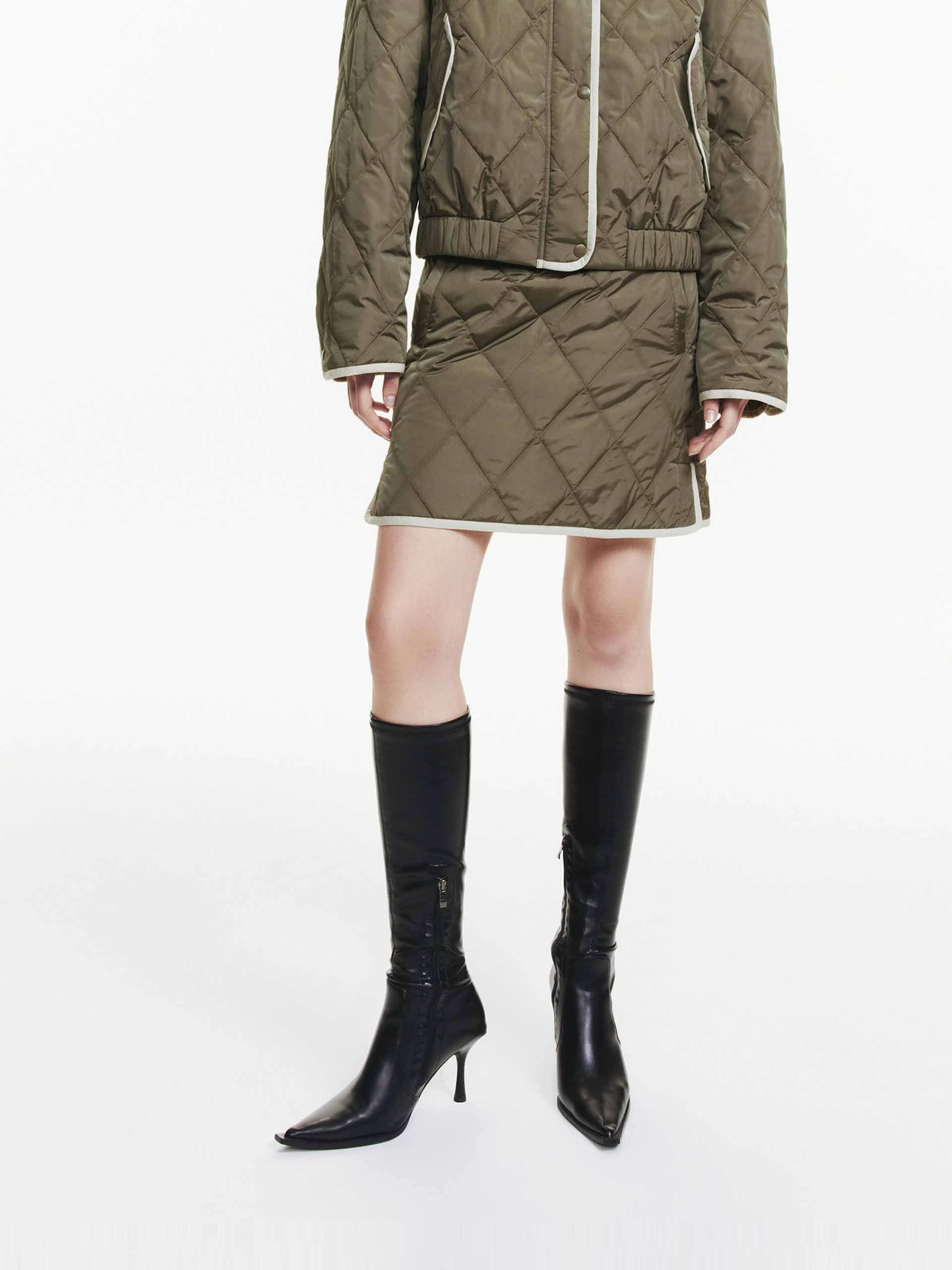 Contrast Detail Mini Skirt Street Attire Sleek Styling