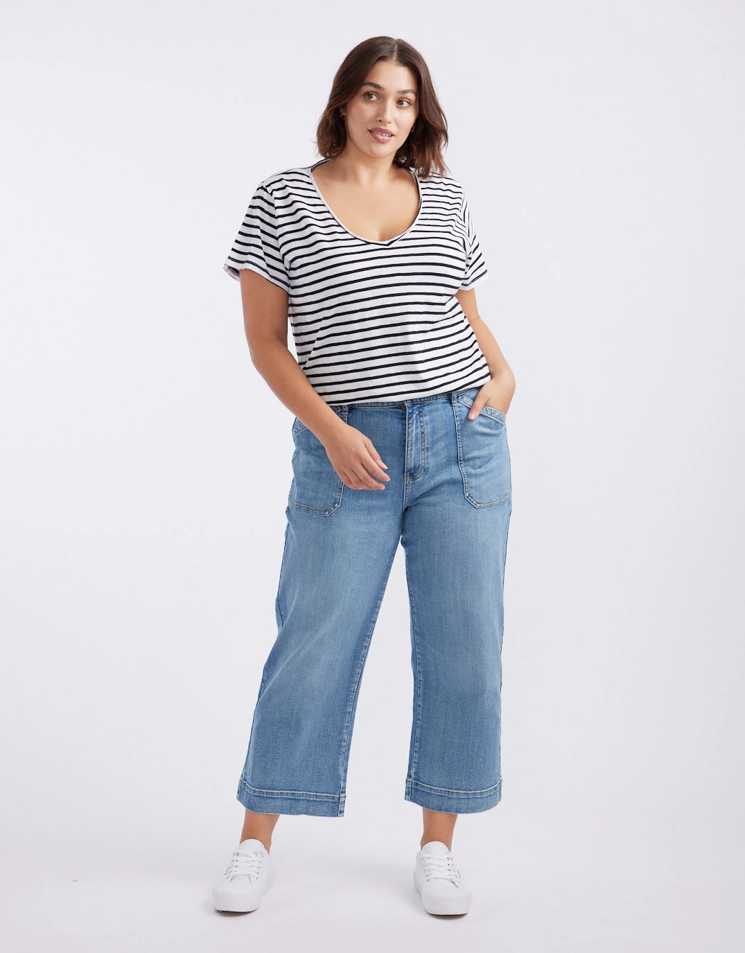 Daily Wear Festival Outfit Evening Stroll Stretch Breathable Catalina Cropped Wide Leg Jeans - Mid Wash