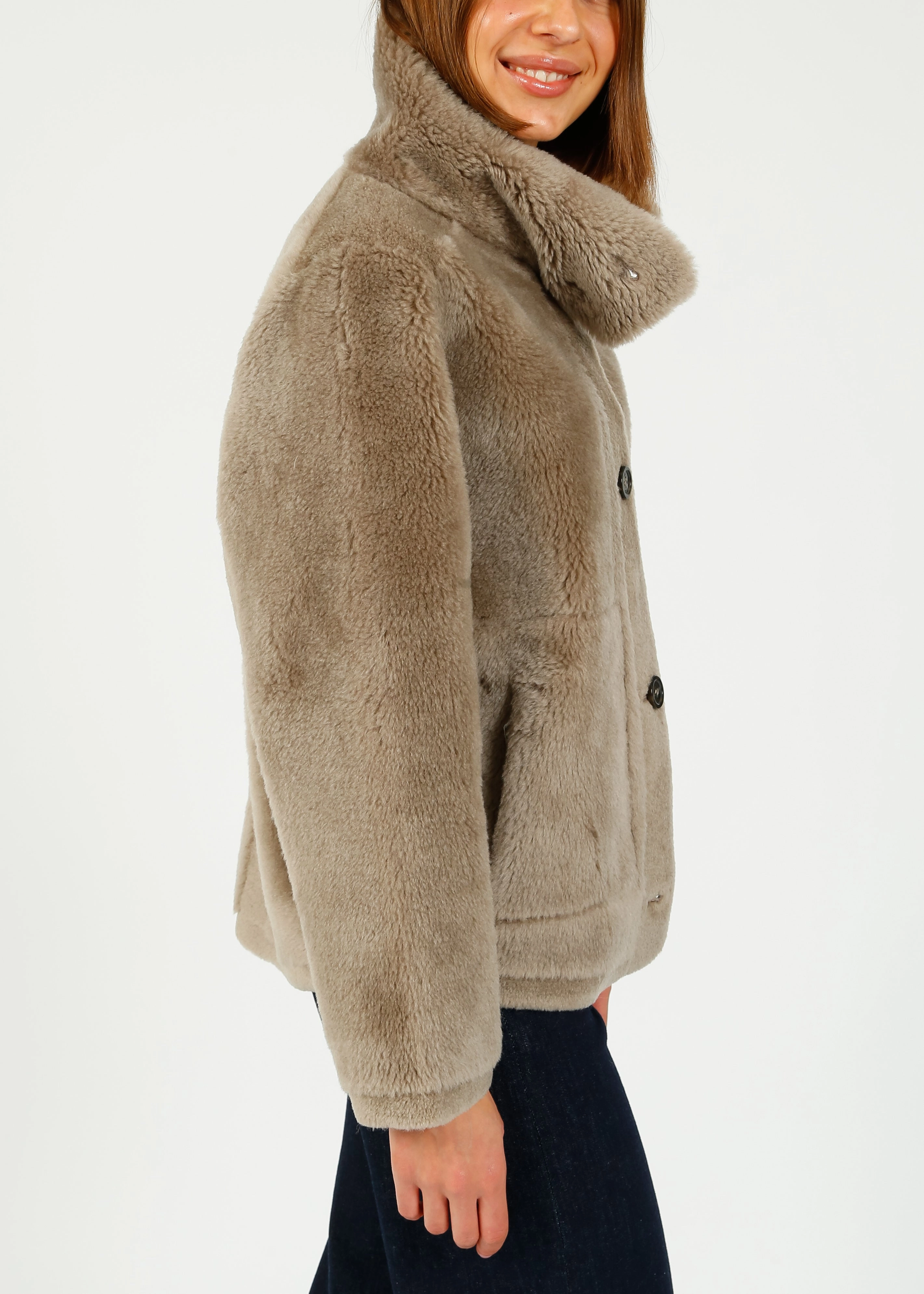 AntiStaticLayer Comfortable lining Oakwood Assietta Lily Fur Coat in Taupe
