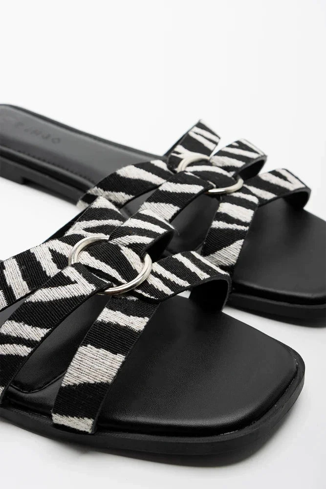Circle Trim Sandal Black & White Chunky Seamless construction