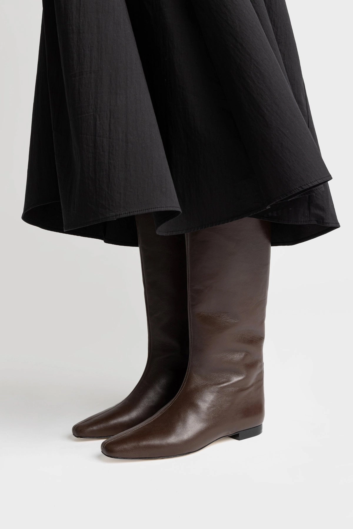 Seamless Comfort Weekend Camping Quick Pull Alexis Flat Boot In Brown Leather