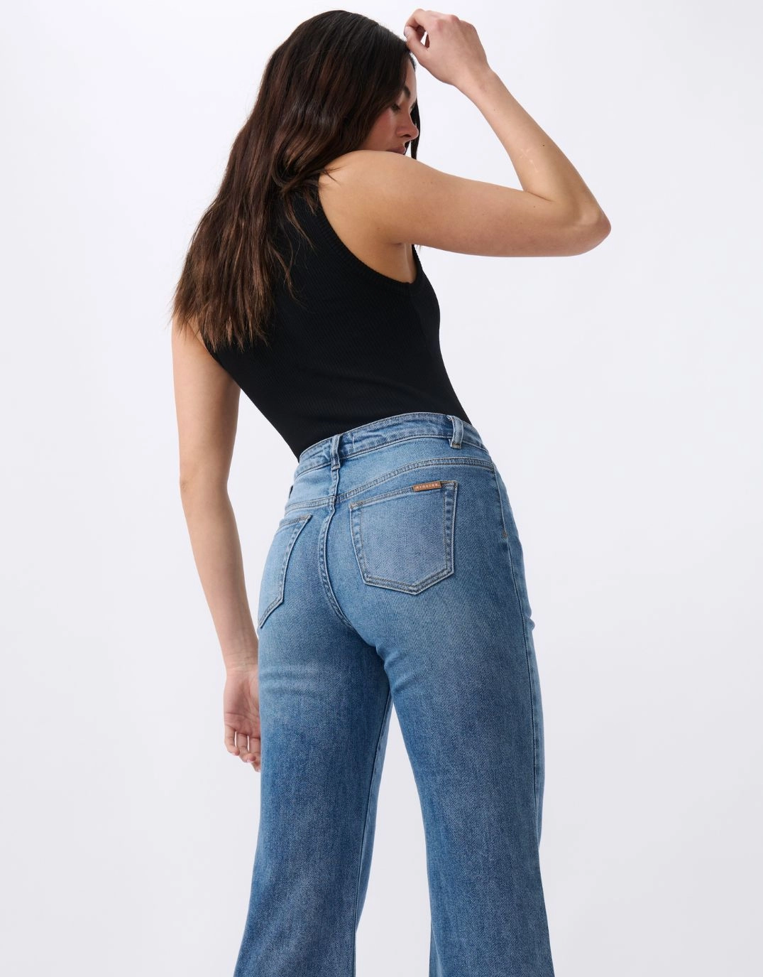 Freya Wide Leg Jeans - Dakota Wash Minimalist Style Chill Outfit Travel Style