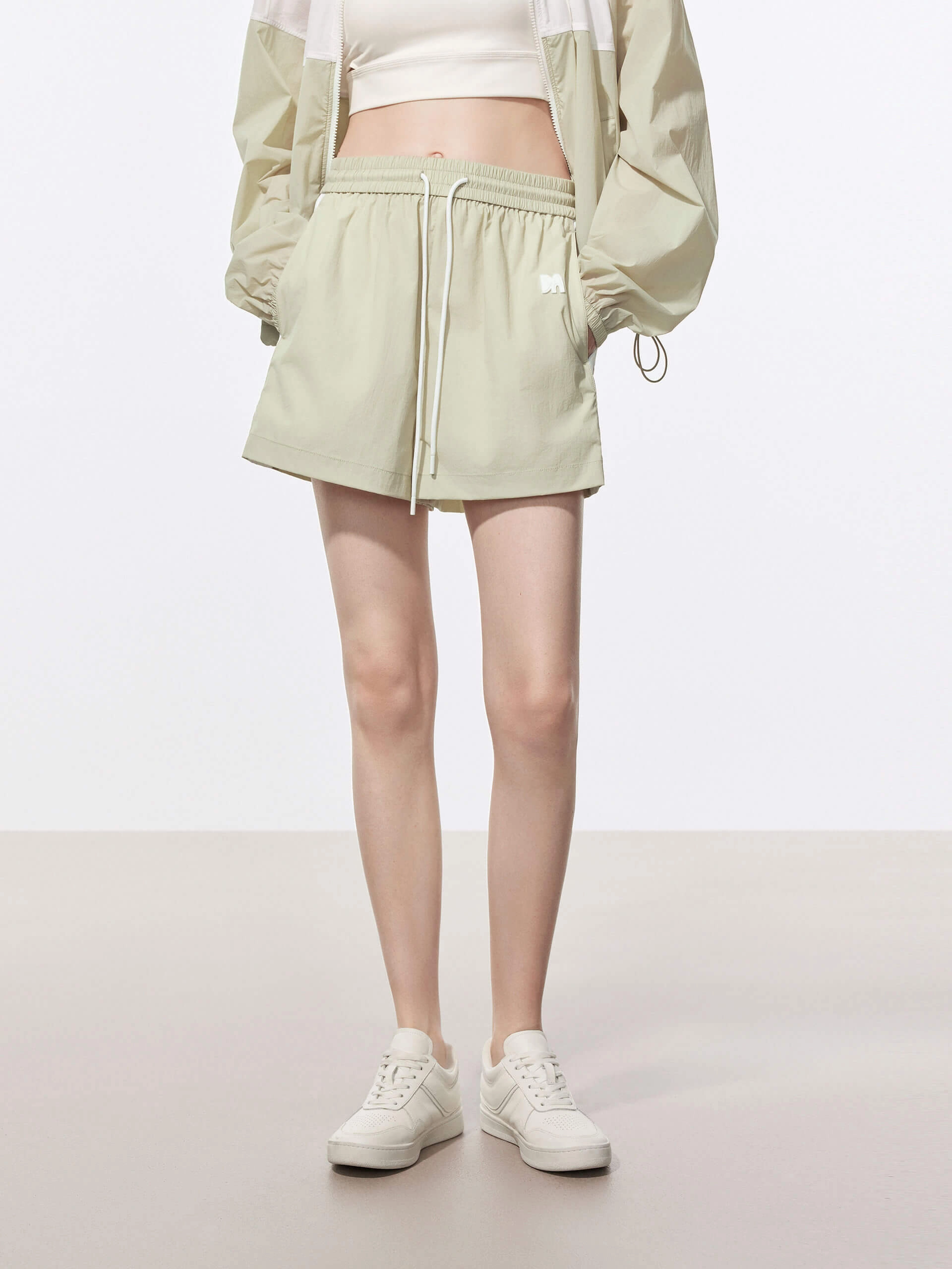 Contrast Detail Drawstring Shorts button-down look