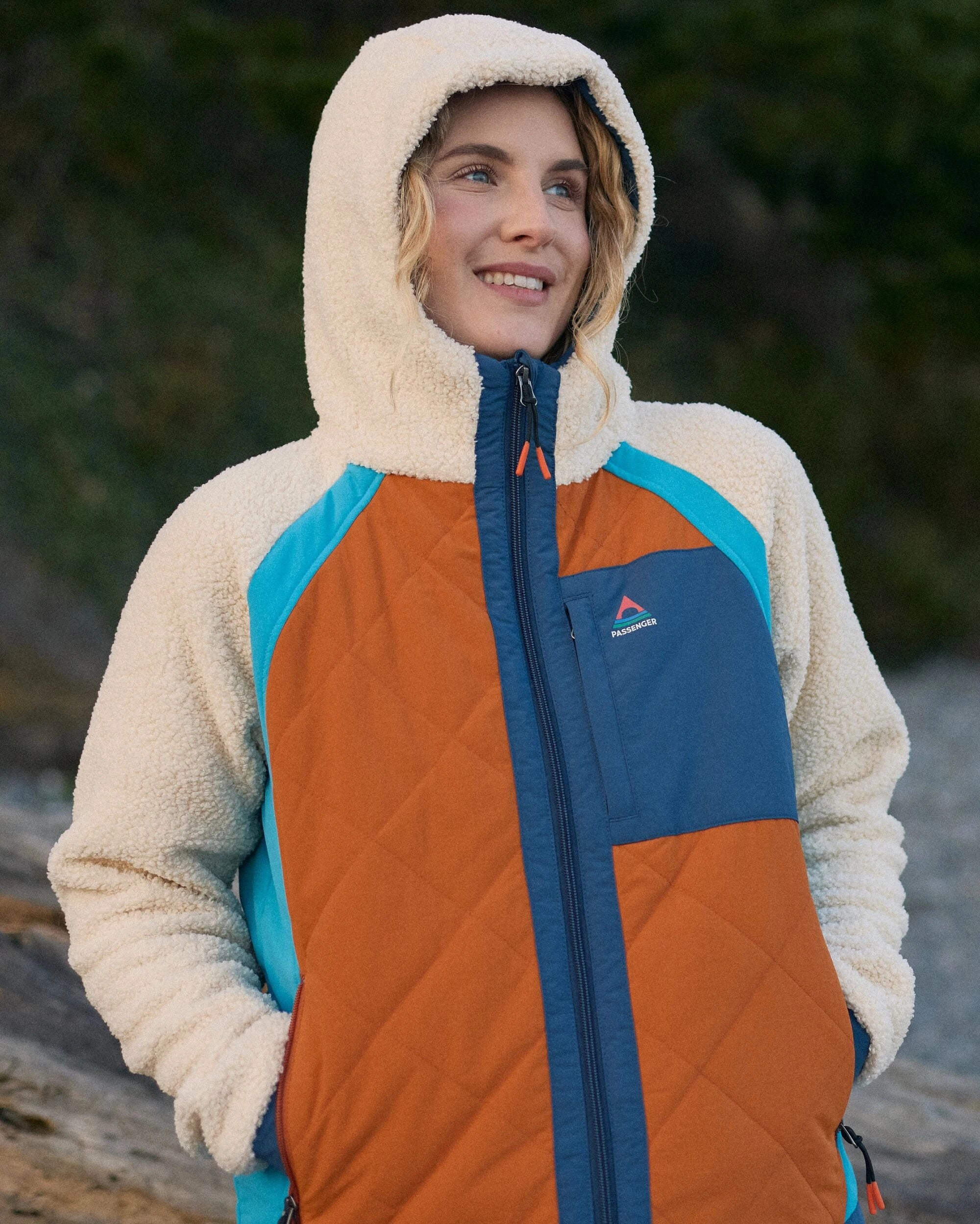 Lara Quilted Jacket - Oat/Sunset Orange Cold Day Look Ergonomic Seams