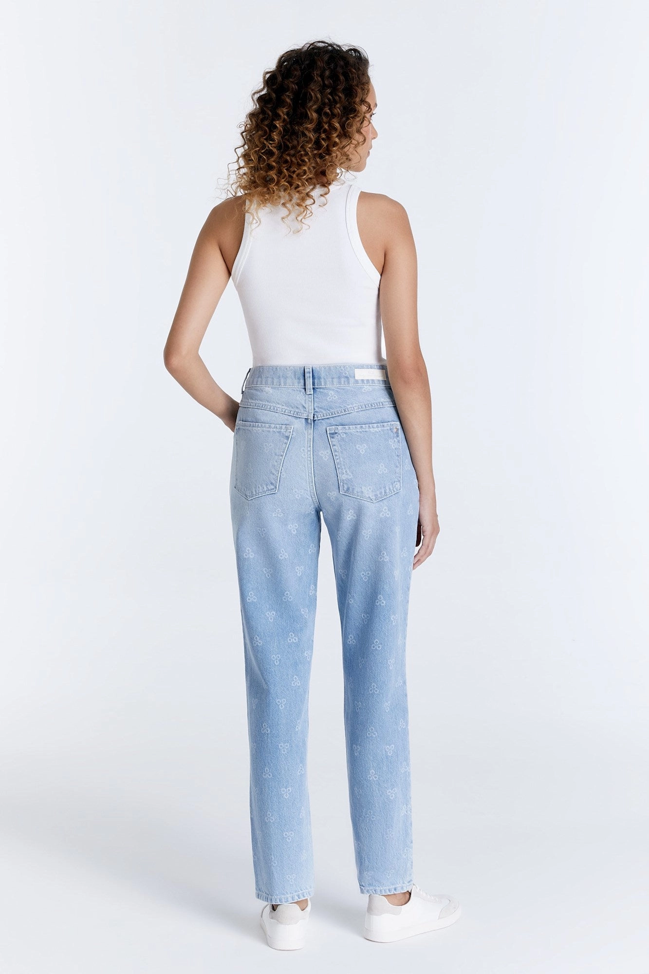 MoistureControlLiner Daisy Mid Waist Mom Jean - Light Blue Print L28
