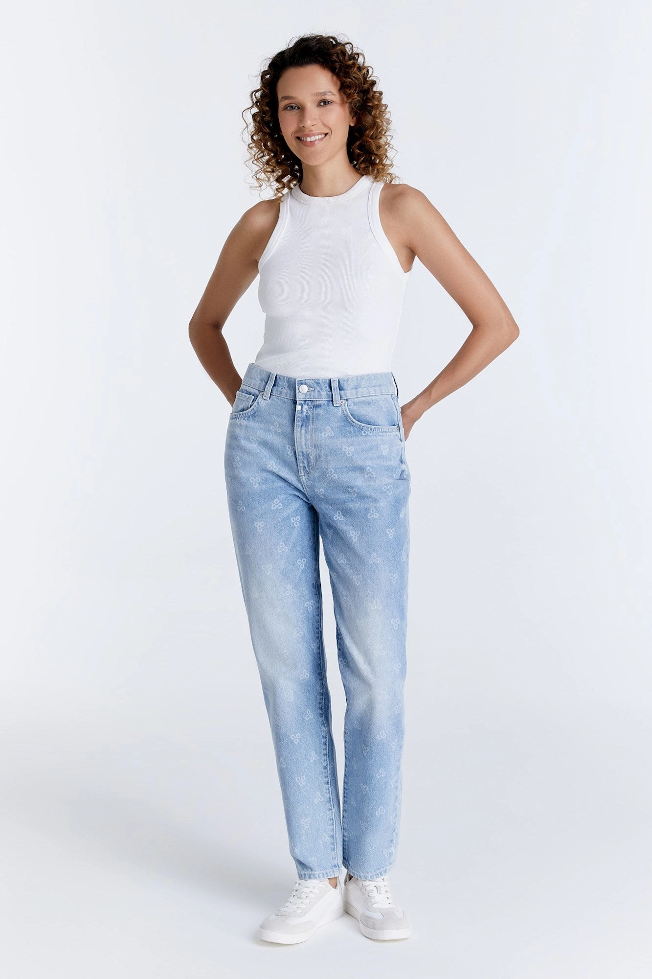 Anti Chafe Lining Perfect Movement Daisy Mid Waist Mom Jean - Light Blue Print L28
