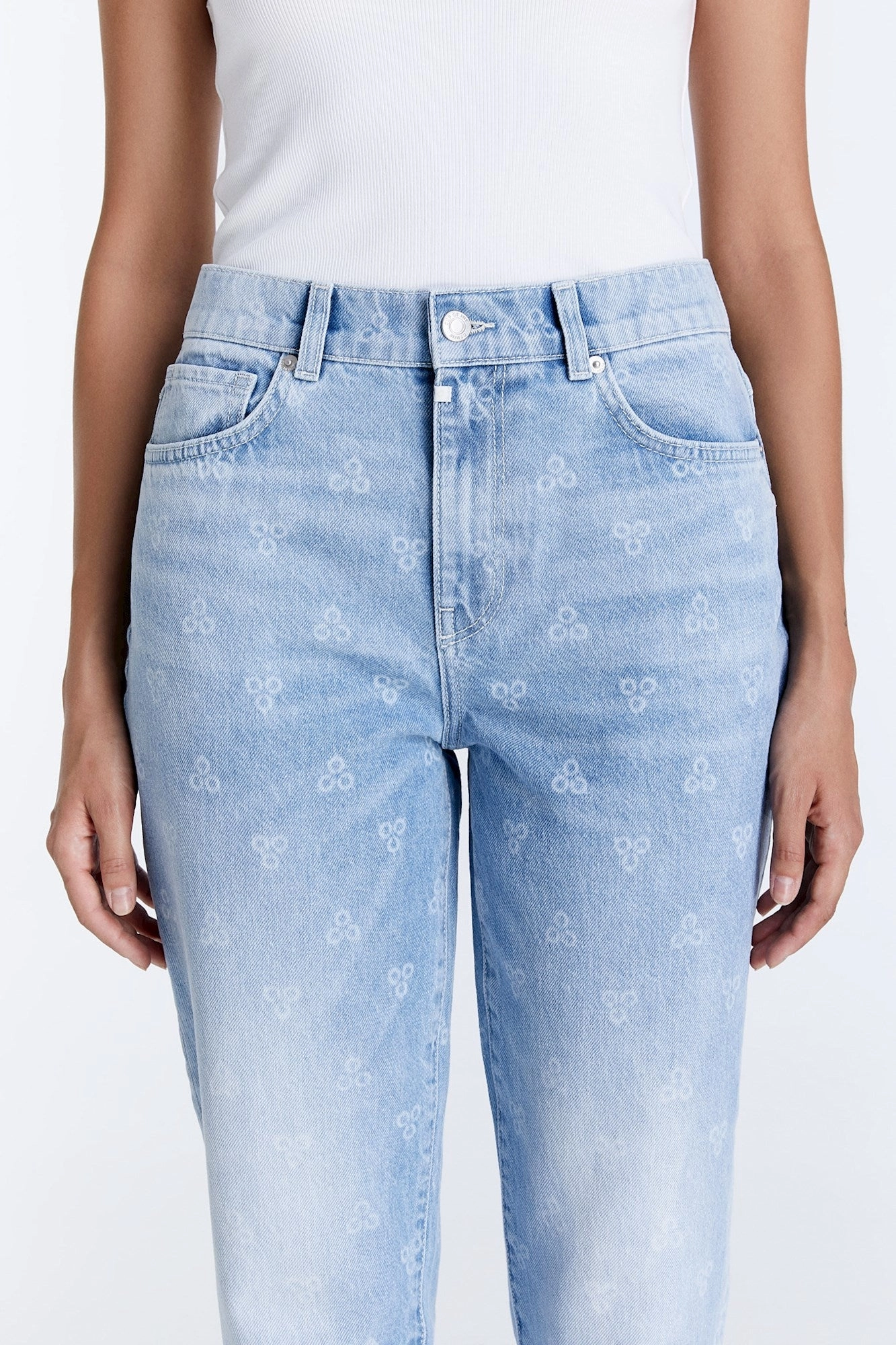 Sporty Look Tear Resistant Weave Daisy Mid Waist Mom Jean - Light Blue Print L28