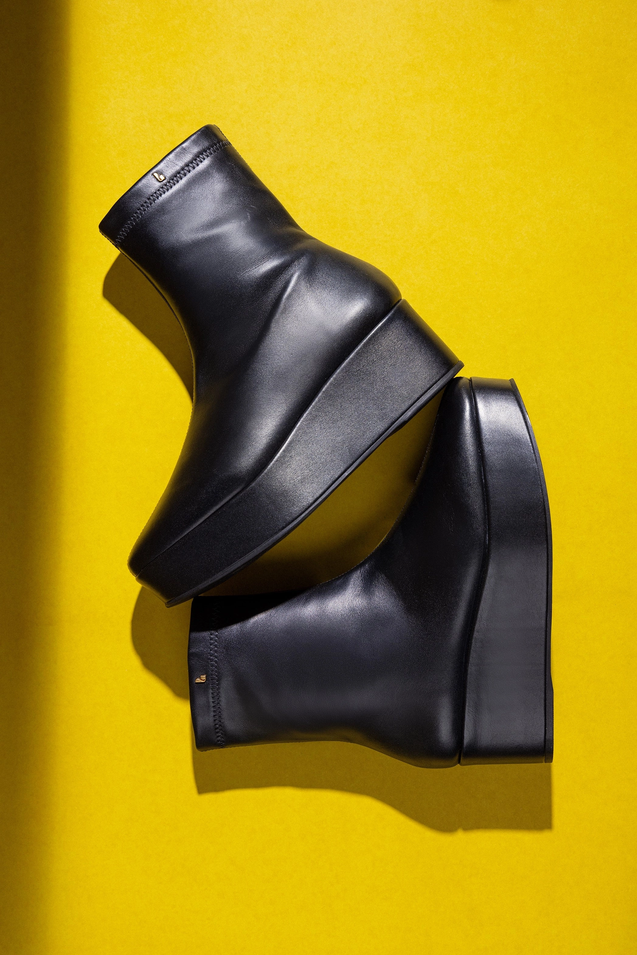 Slip Resistant Daily Walks Rugged Built Adventure Seeker Dani Flatform Boot In Black Leather