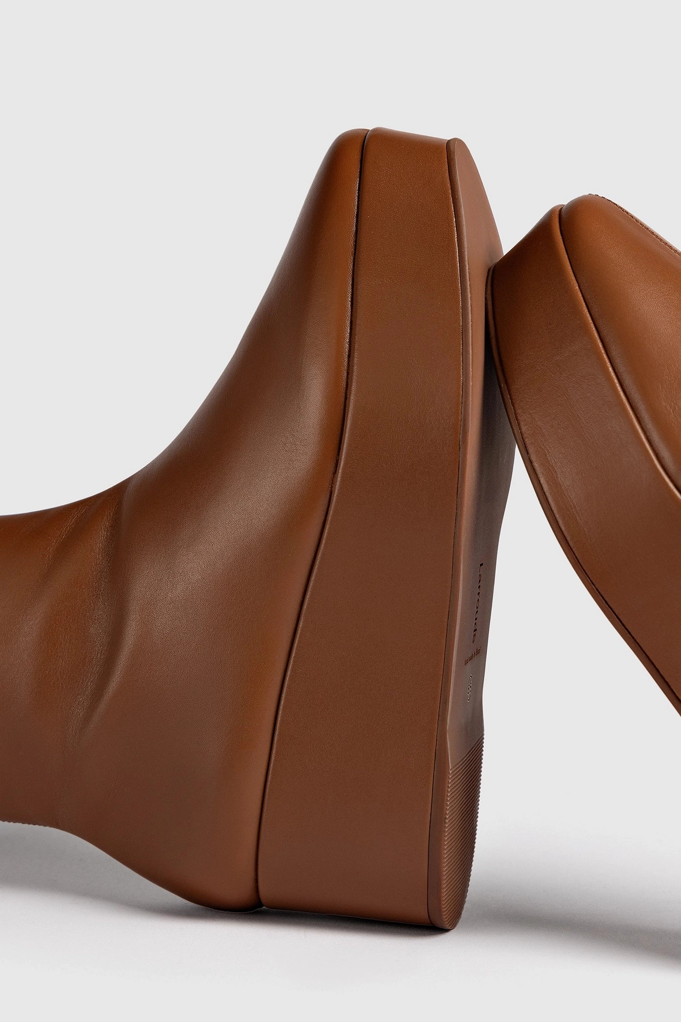 Slip Resistant Remote Hiking AnkleSupport Dani New Flatform Boot In Caramel Leather