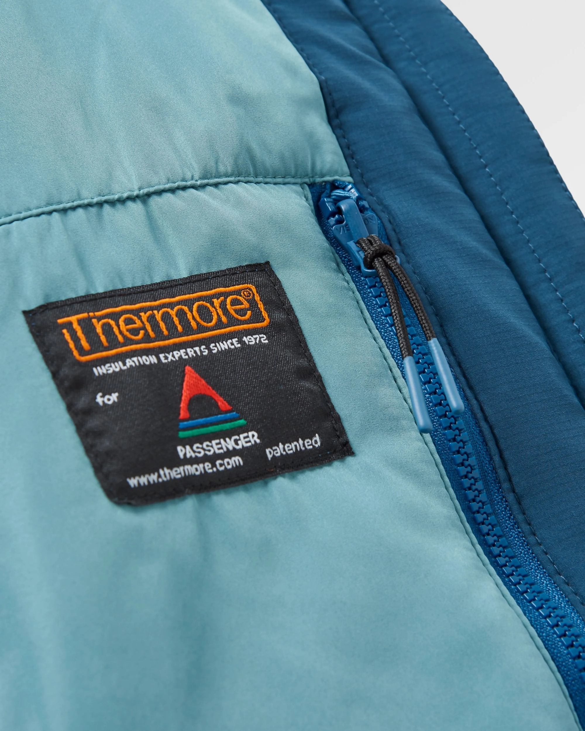 Daybreak Lightweight Recycled Thermore? Insulated Jacket - Rich Navy/Dark Denim/Arctic Stretchable Material