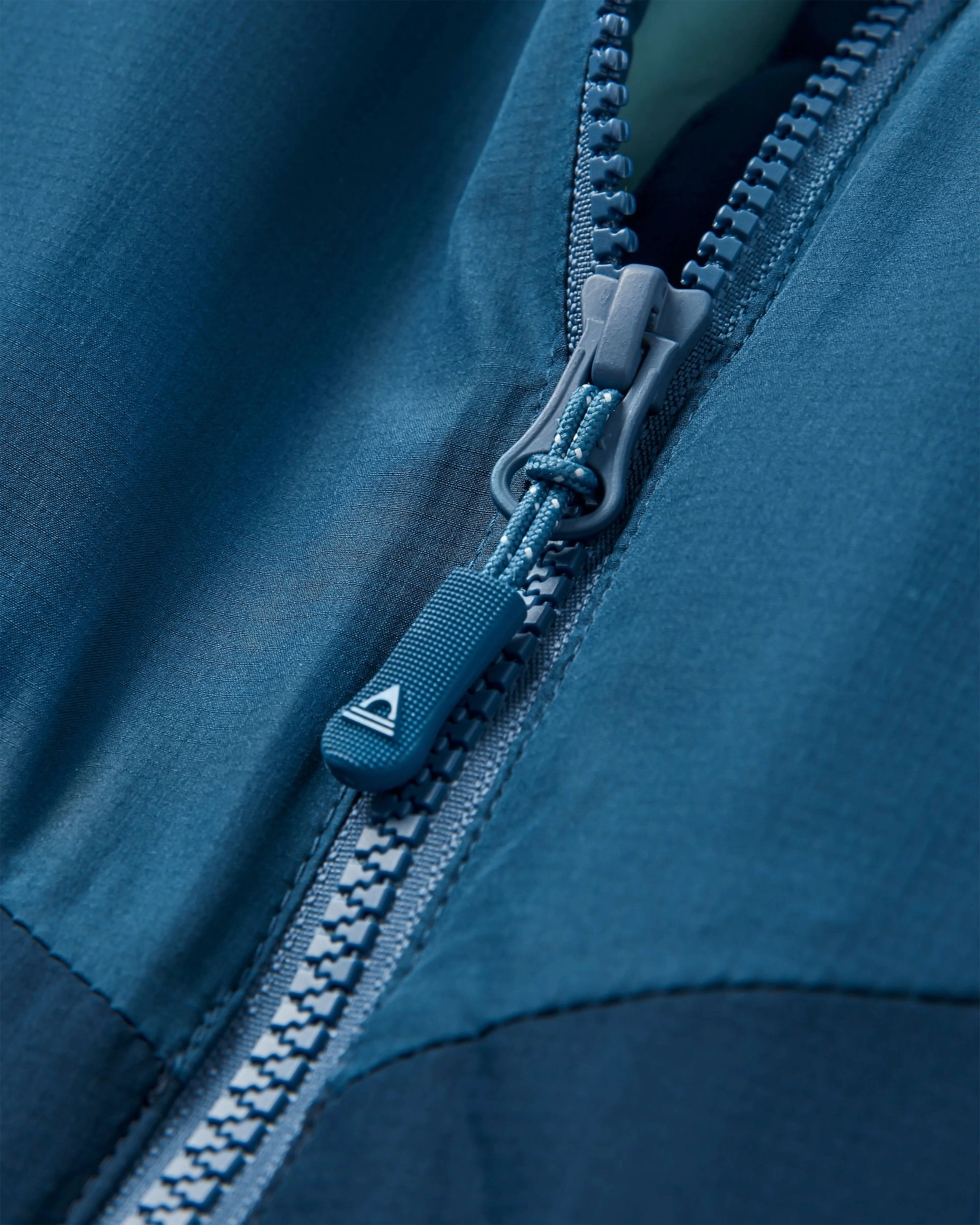 Daybreak Lightweight Recycled Thermore? Insulated Jacket - Rich Navy/Dark Denim/Arctic InterchangeableLining