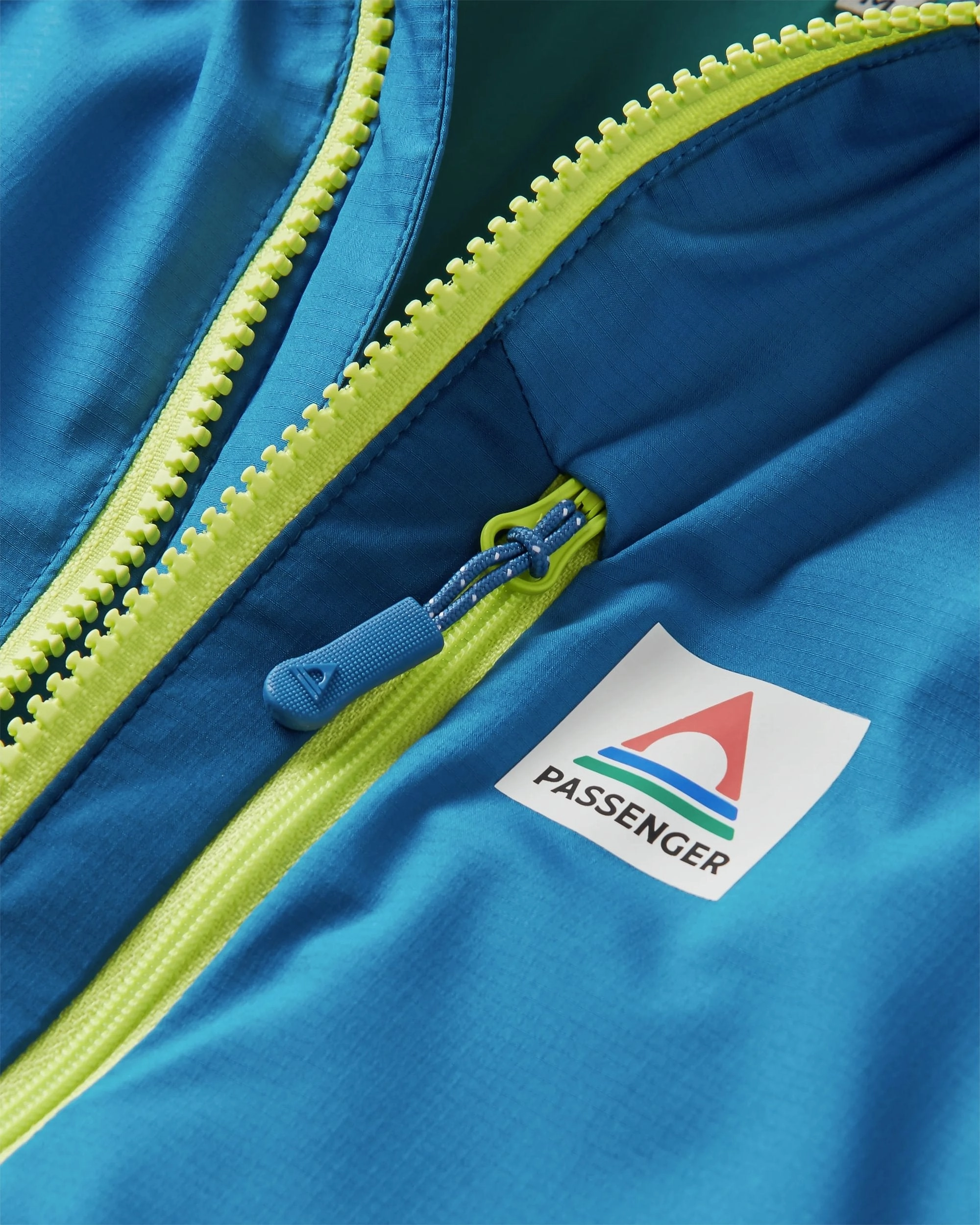 Daybreak Lightweight Recycled Thermore? Insulated Jacket - Tidal Blue/Blue Steel/Birch High End Look