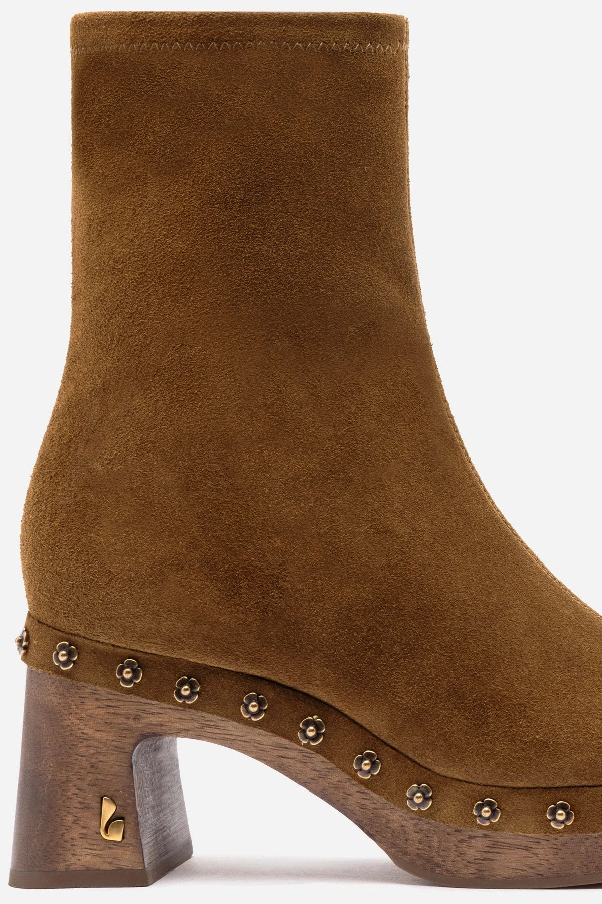 Dolly Low Wooden In Russet Suede Customizable Fit Features Stable Support Snow Trekker