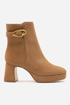 Reinforced Form Weather Resistant User Stylish Look Dolly Verona Low Boot In Peanut Suede