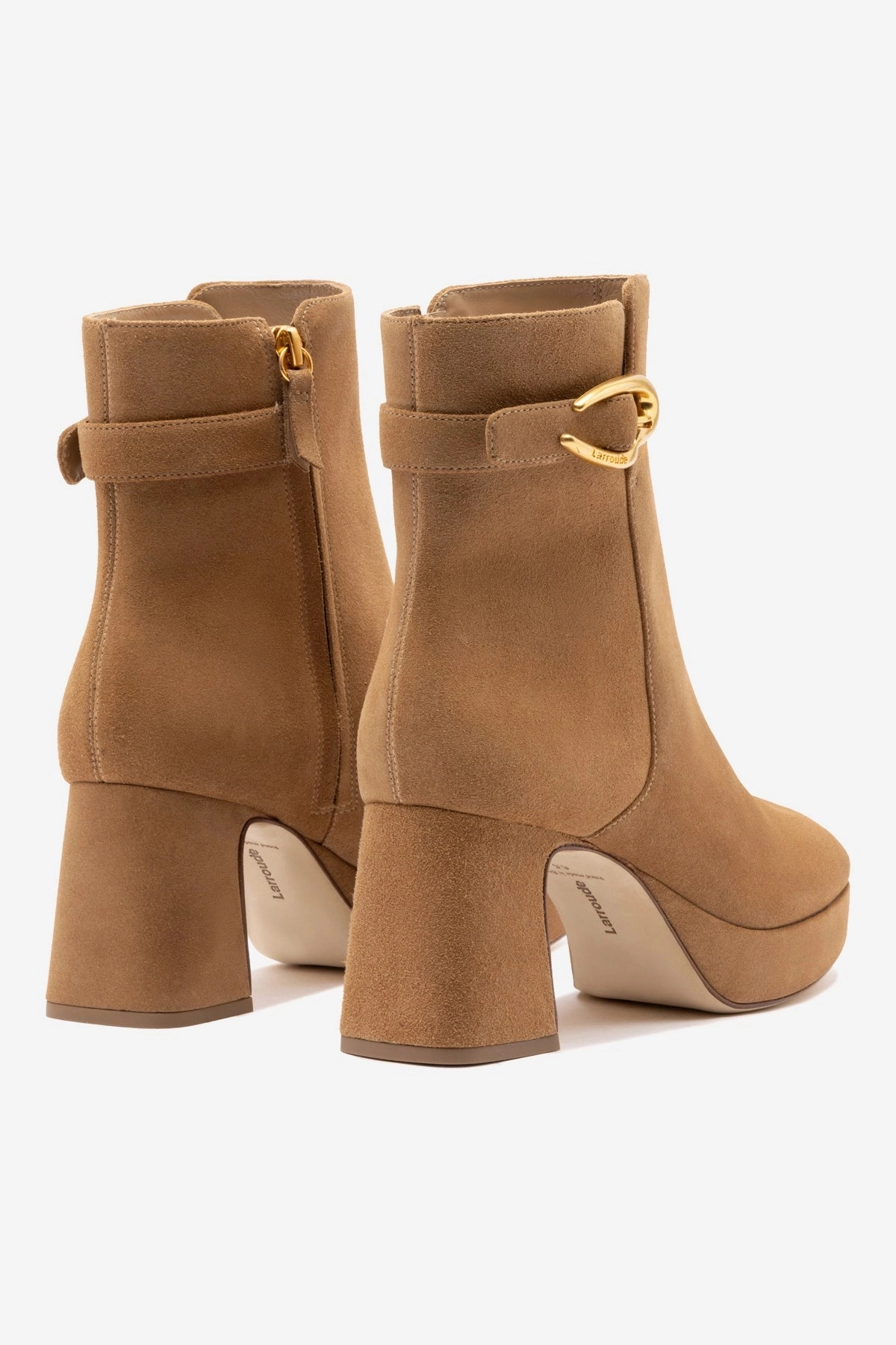 Cushioned Step River Crossing Breathable Weather Resistant User Dolly Verona Low Boot In Peanut Suede