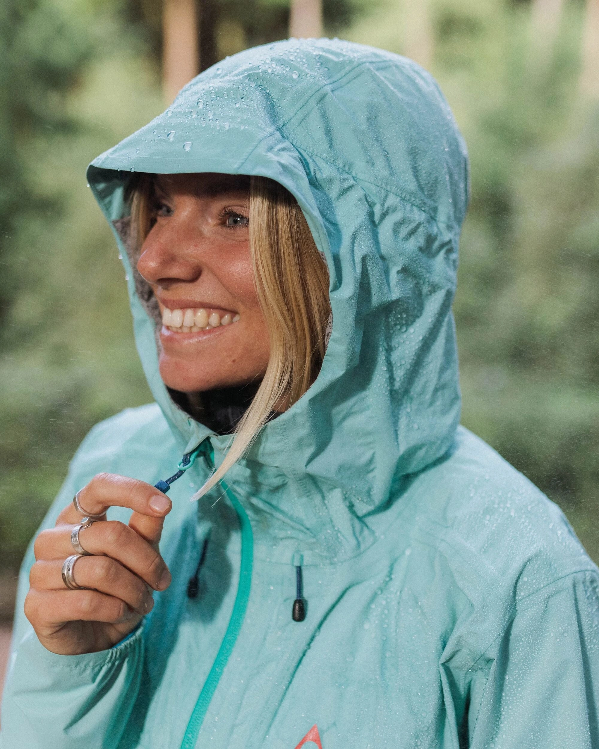 Ergonomic Seams Trailscape Light Women's Recycled Waterproof Jacket - Aqua