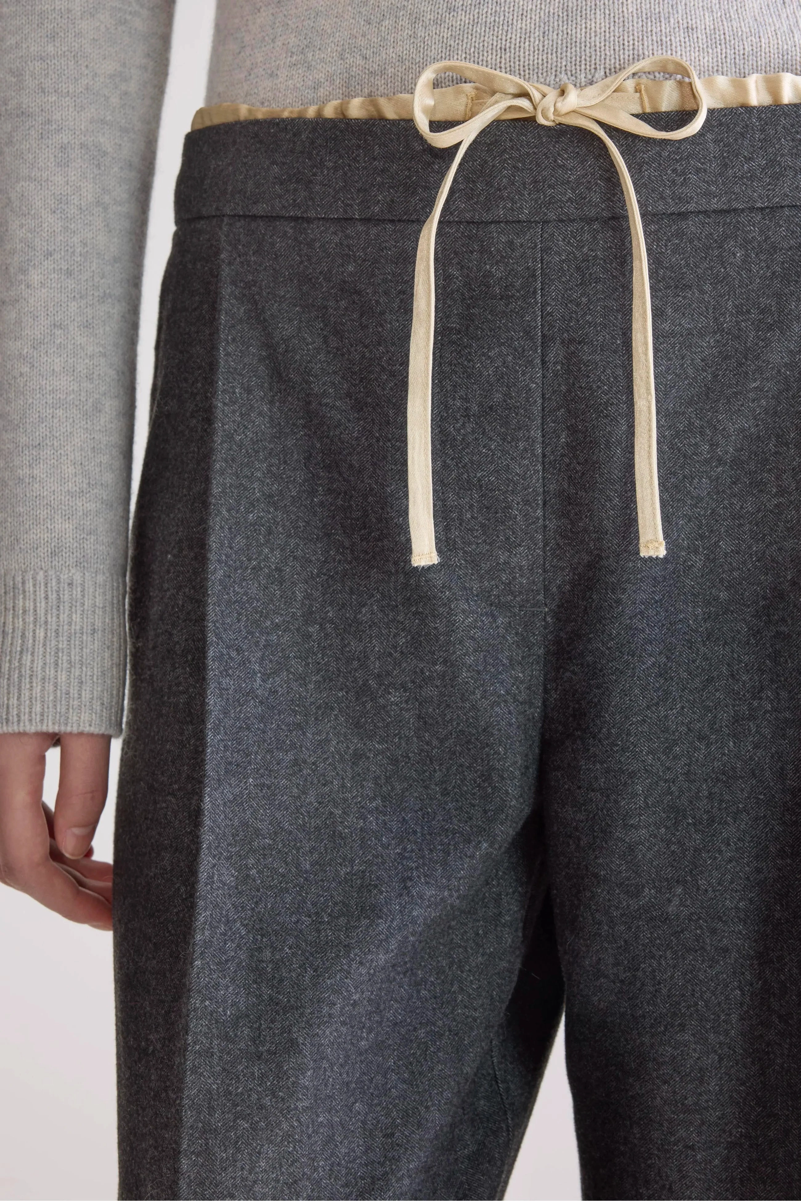 Bellerose Turin Trousers in Anthracite tech fabric Premium Stretch
