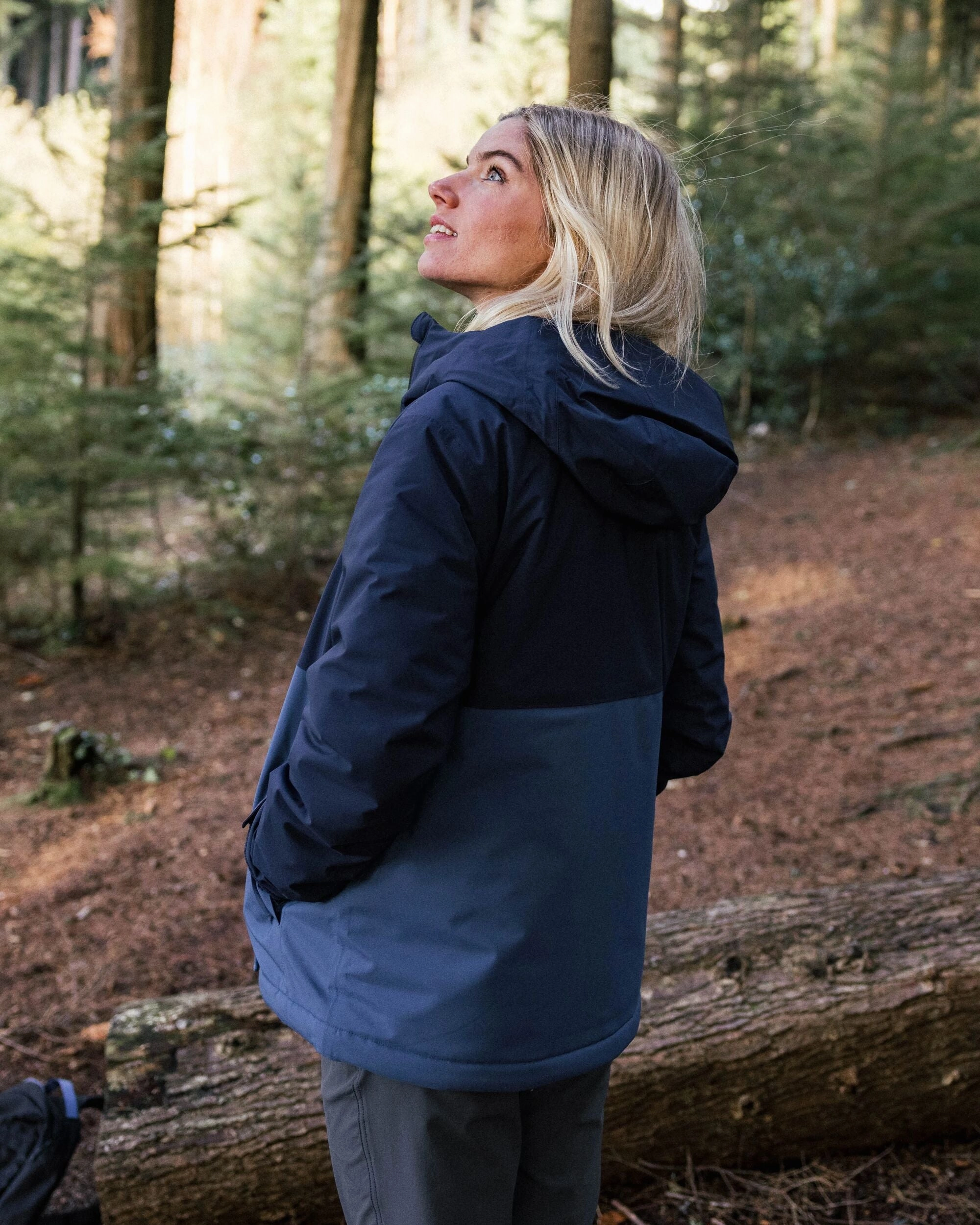 QuiltedPattern Stretch Panels Elevate Insulated Waterproof Jacket - Rich Navy