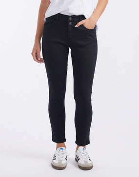 Emma Stretch Jean - Black Distressed Details Nature Lover Party Look