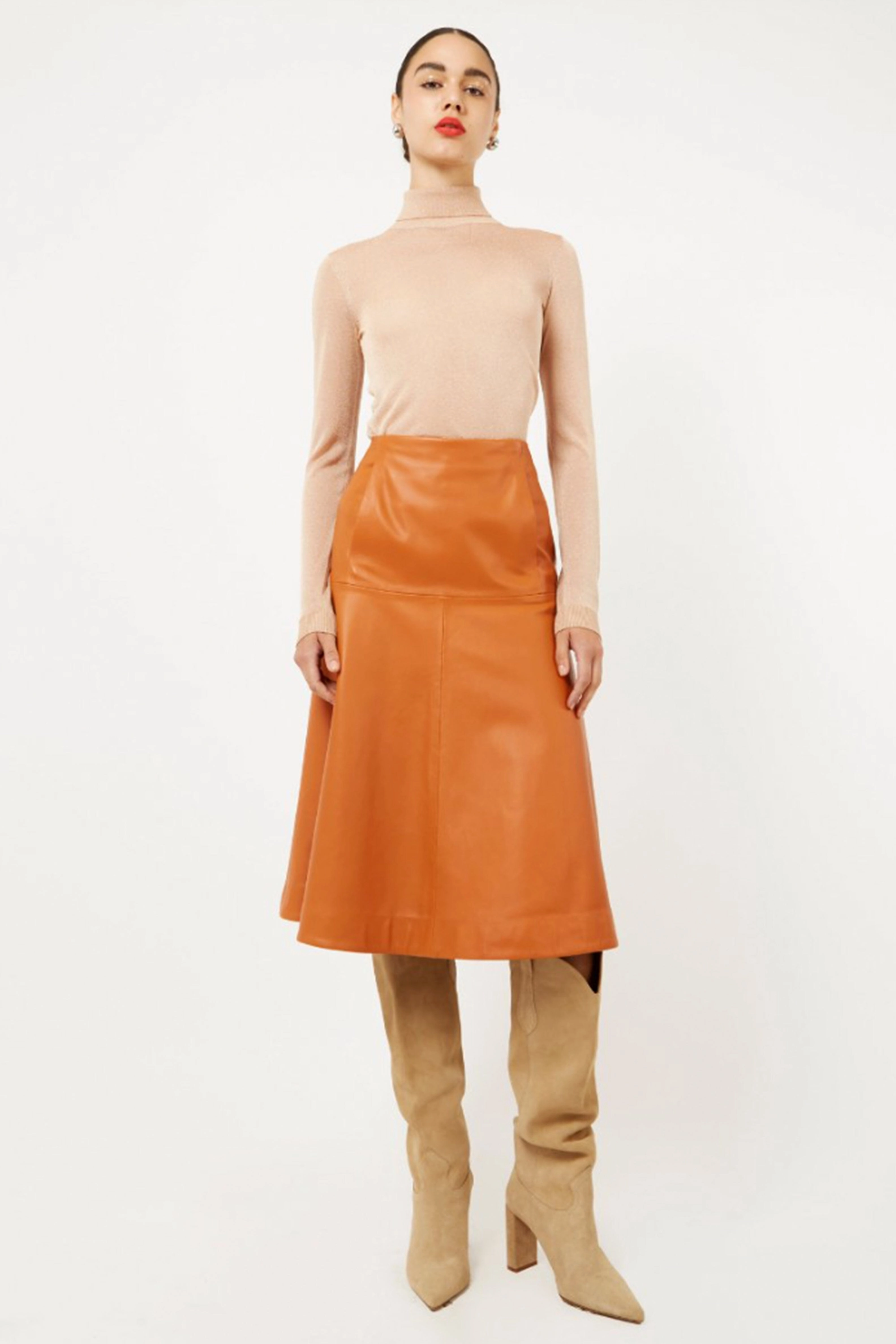 Daily Outfit EQUIPMENT | The Chiara Turtleneck Sweater - Copper Tan