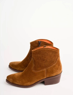 Tough Exterior Multi-Season Wear Penelope Chilvers Cassidy Cordoban Suede Boot in Peat