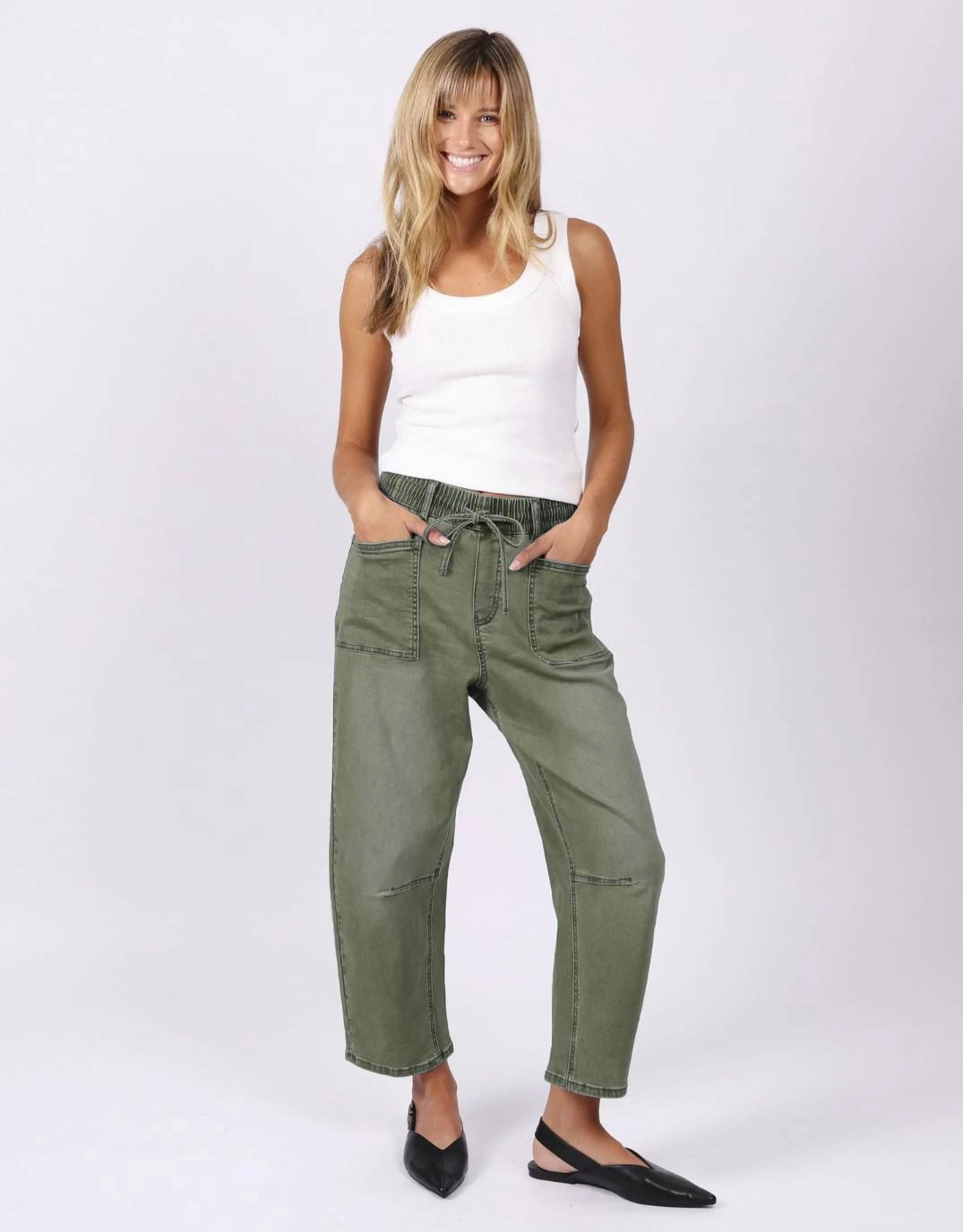 Non Restrictive Thigh Casual Energy Leo Barrel Jeans - Khaki