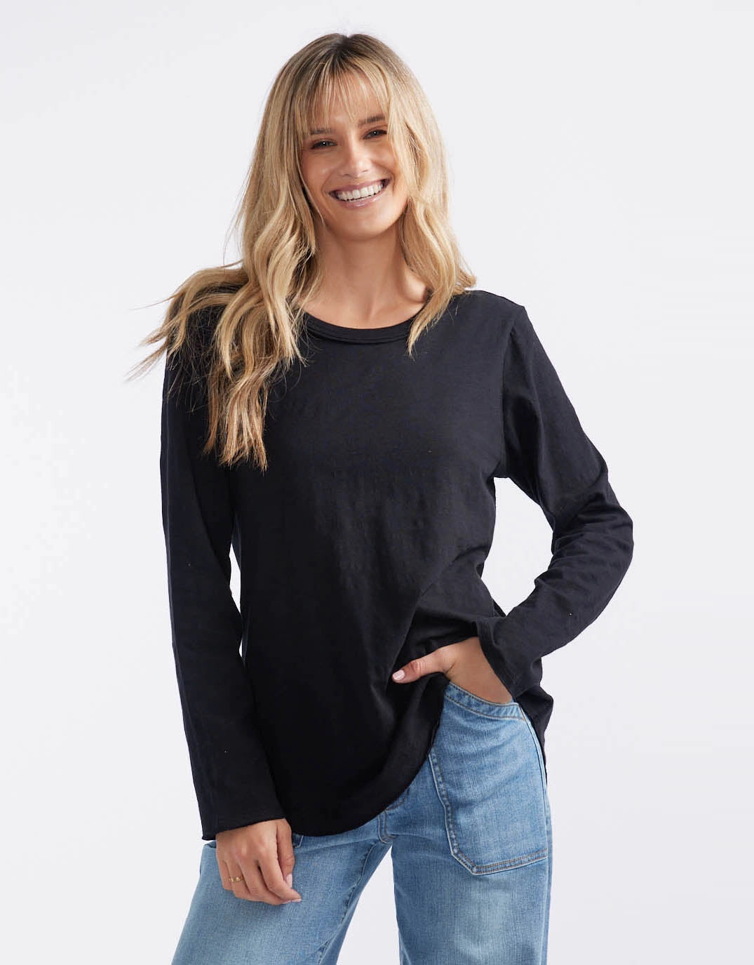 Cozy Design Essential Scoop Hem Long Sleeve T-shirt - Black