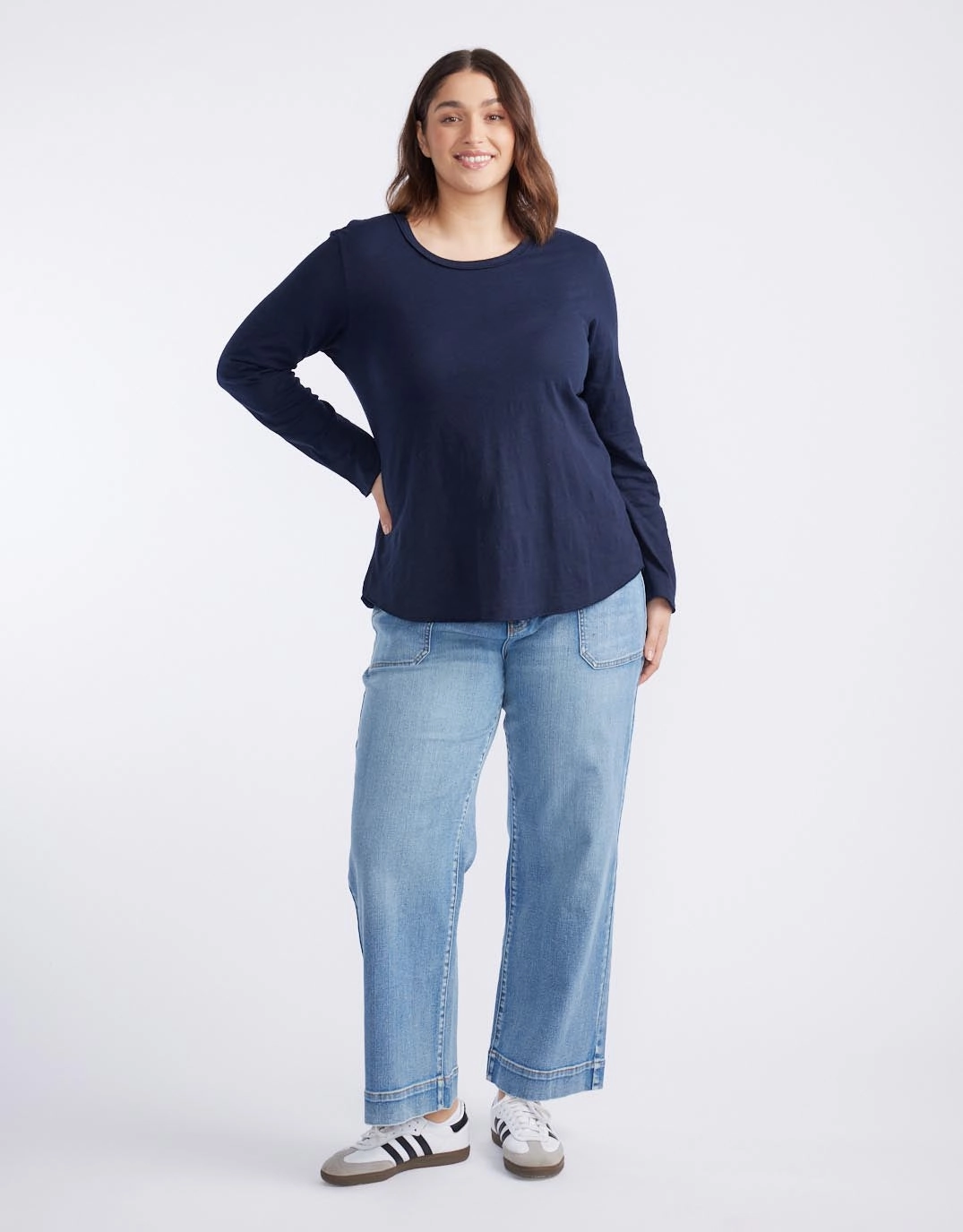 Essential Scoop Hem Long Sleeve T-shirt - Navy insulated