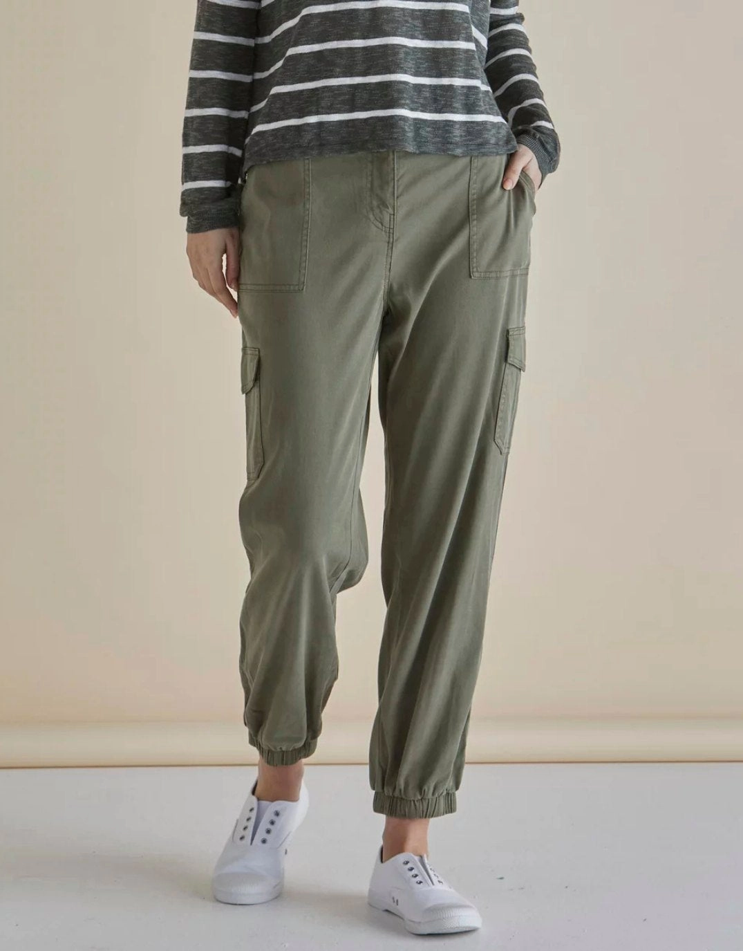 Stretchy Material Lacey Lyocell Cargo Jogger - Khaki