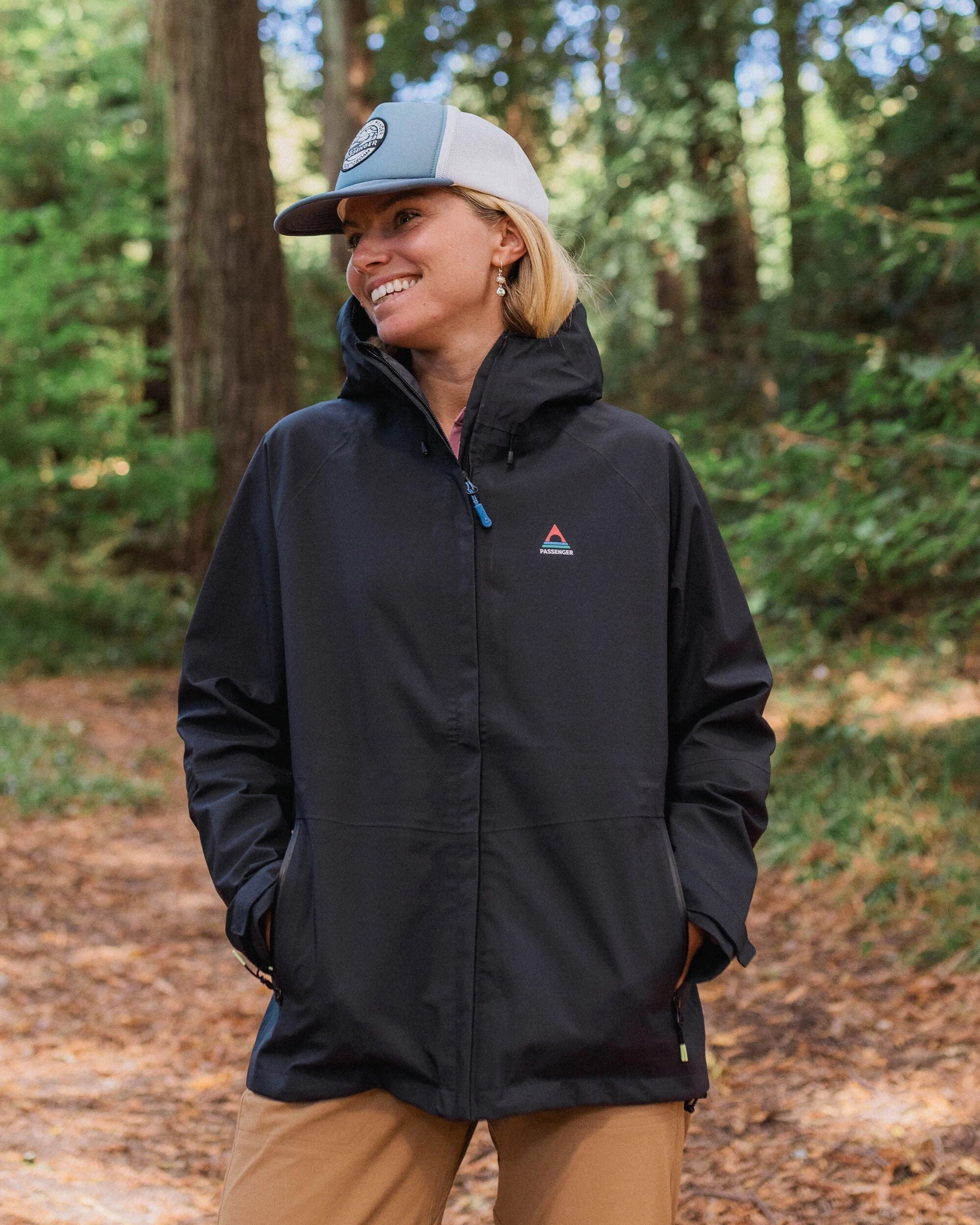 Shock Absorbent Padding Water Repellent Coating Five Element Recycled Waterproof Jacket - Black
