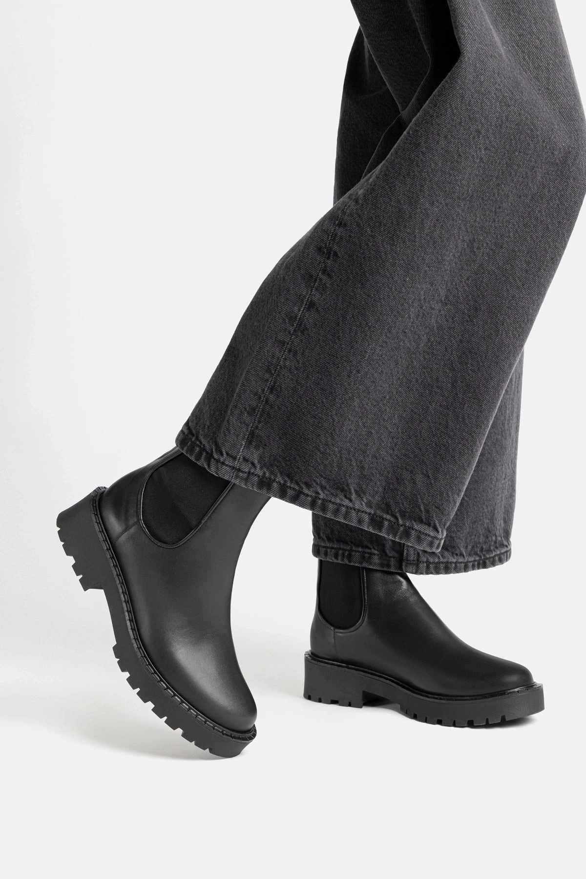 Sancha Boot In Black Leather Minimal Silhouette