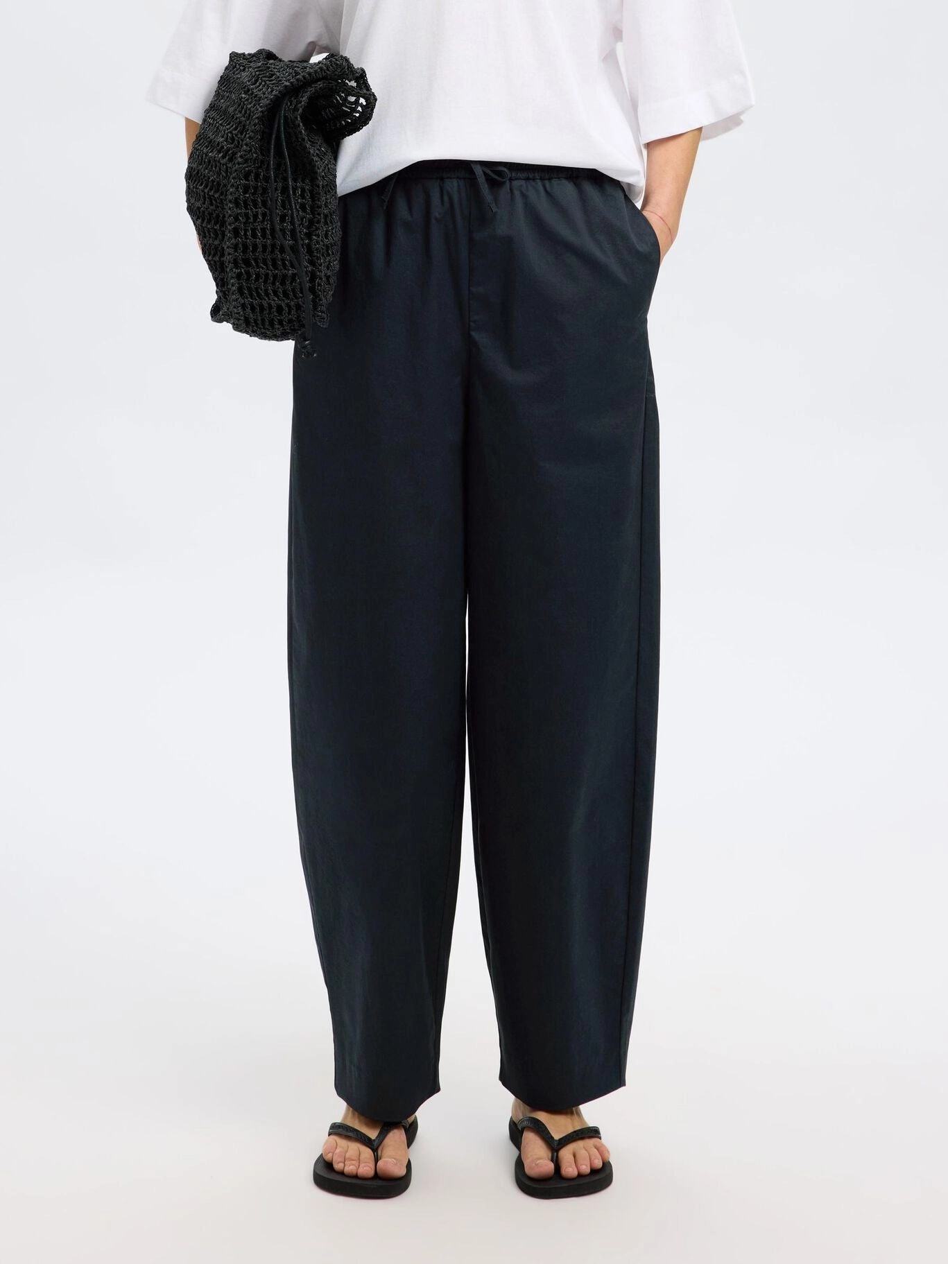Sport Flex High Rise Design SELECTED Juma Loose Barrel Pant in Black