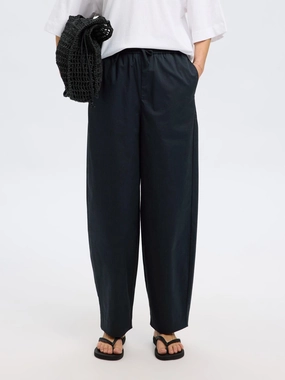 Sport Flex High Rise Design SELECTED Juma Loose Barrel Pant in Black