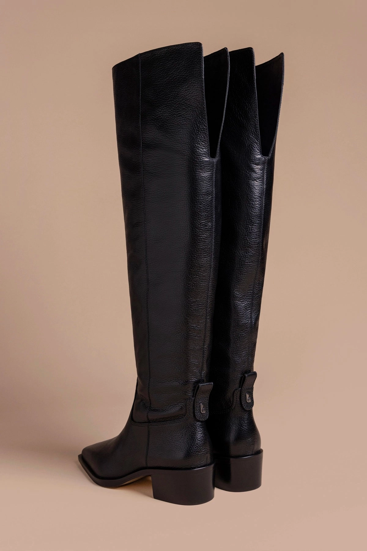 Soft Material Insulated Functional Minimalist Florencia Hi Boot In Black Leather