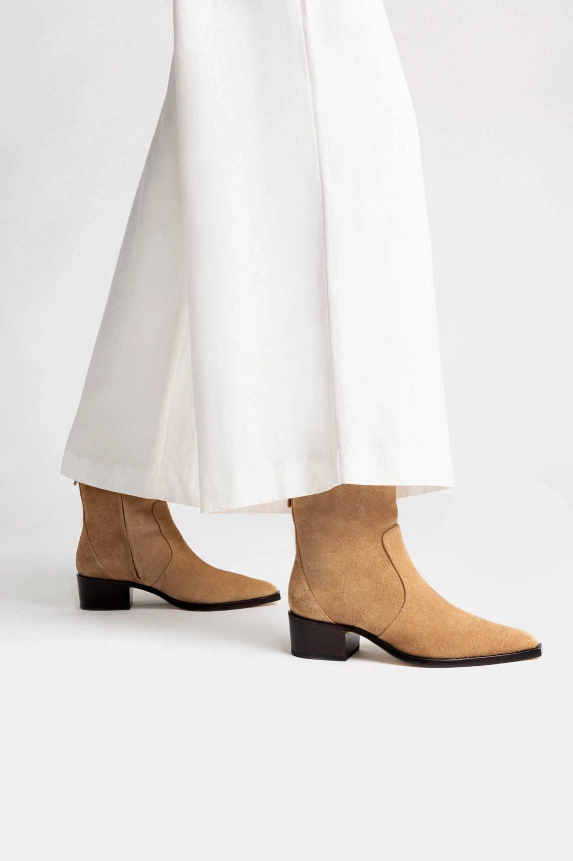 Cool Seasons Florencia Low Boot In Peanut Suede